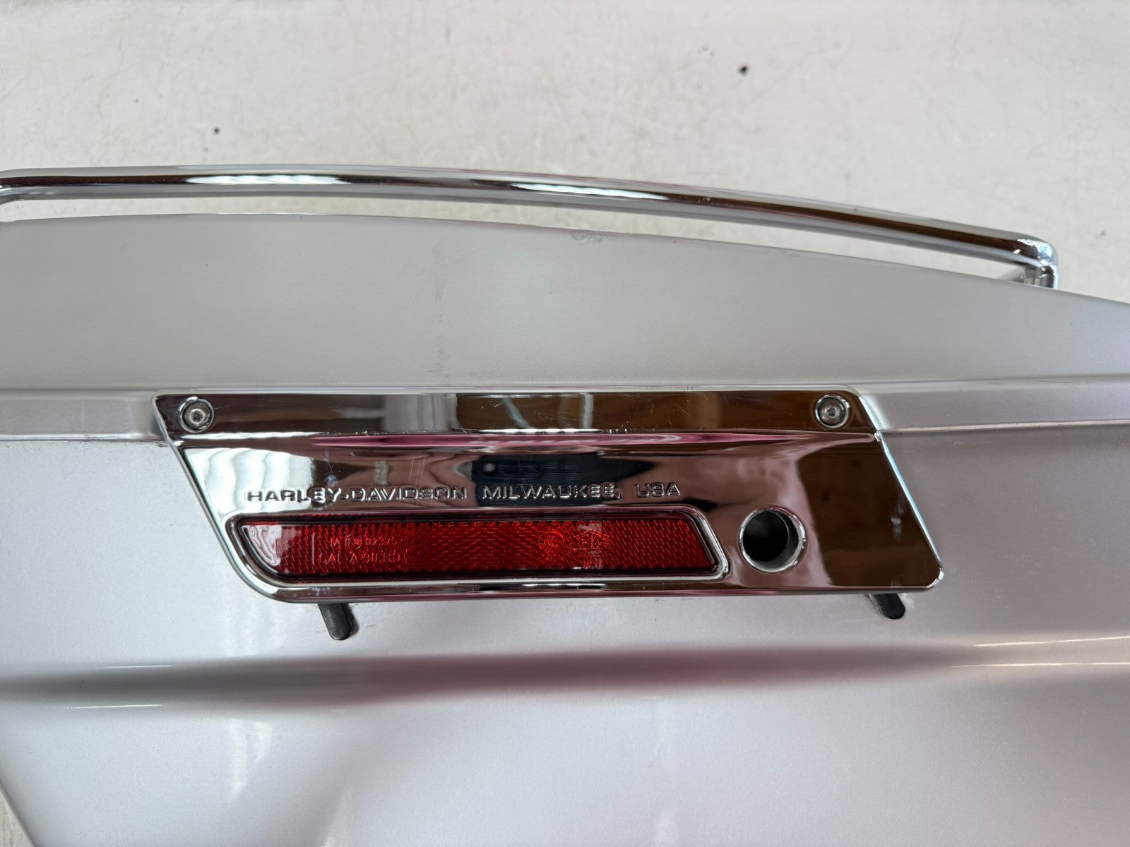 2003 HARLEY ELECTRA GLIDE Saddlebag Housing Left w/ Lid Latch 100th Anniversary