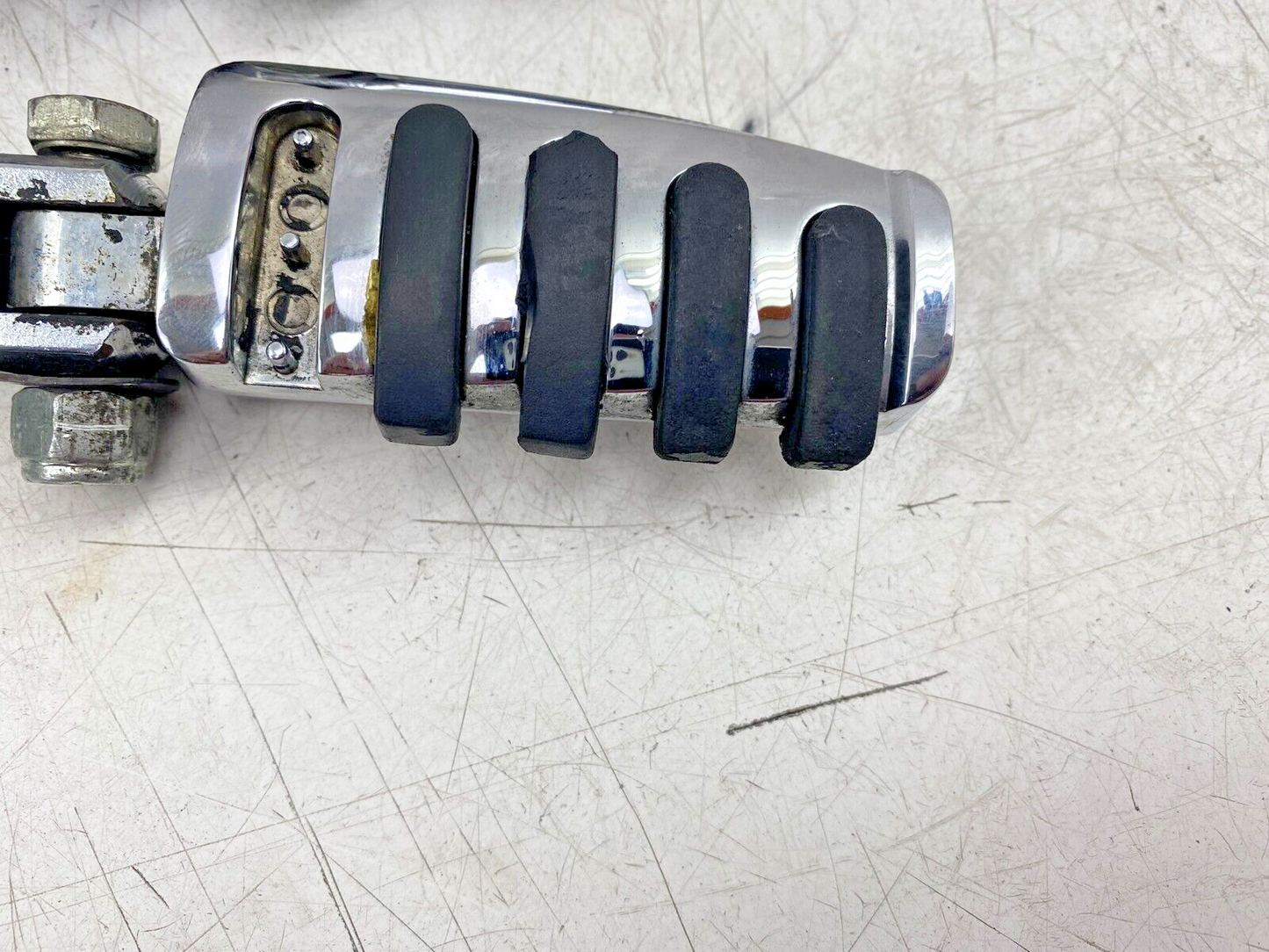 2001 HARLEY SOFTAIL Passenger Foot Pegs & Mounting Brackets