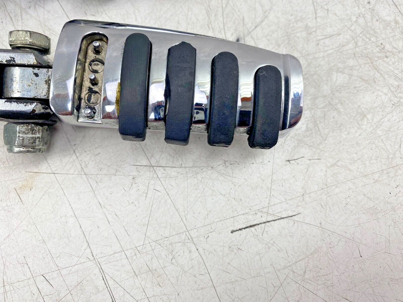 2001 HARLEY SOFTAIL Passenger Foot Pegs & Mounting Brackets