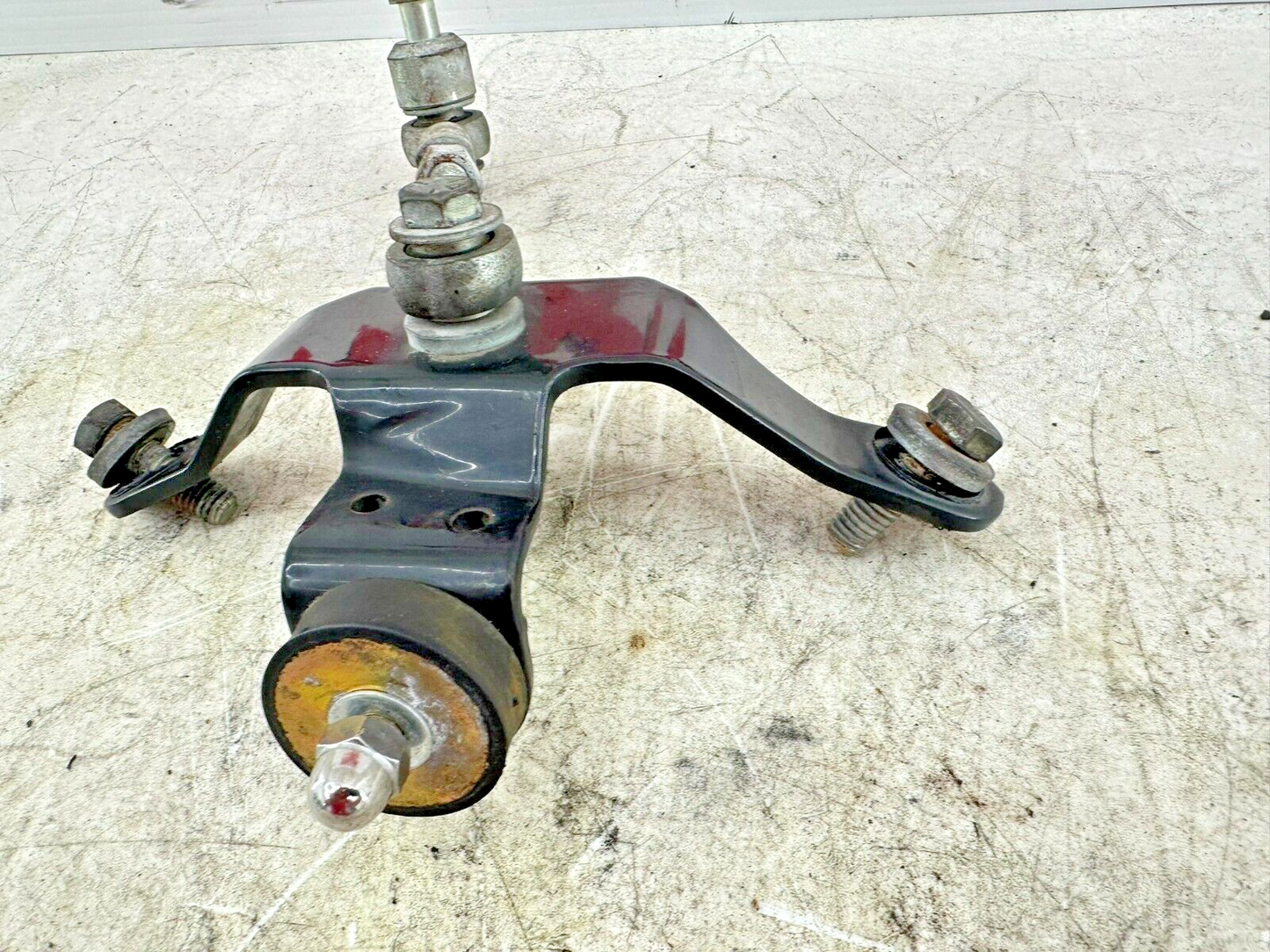 2005 HARLEY DAVIDSON DYNA Upper Motor Mount Horn Bracket + Hardware