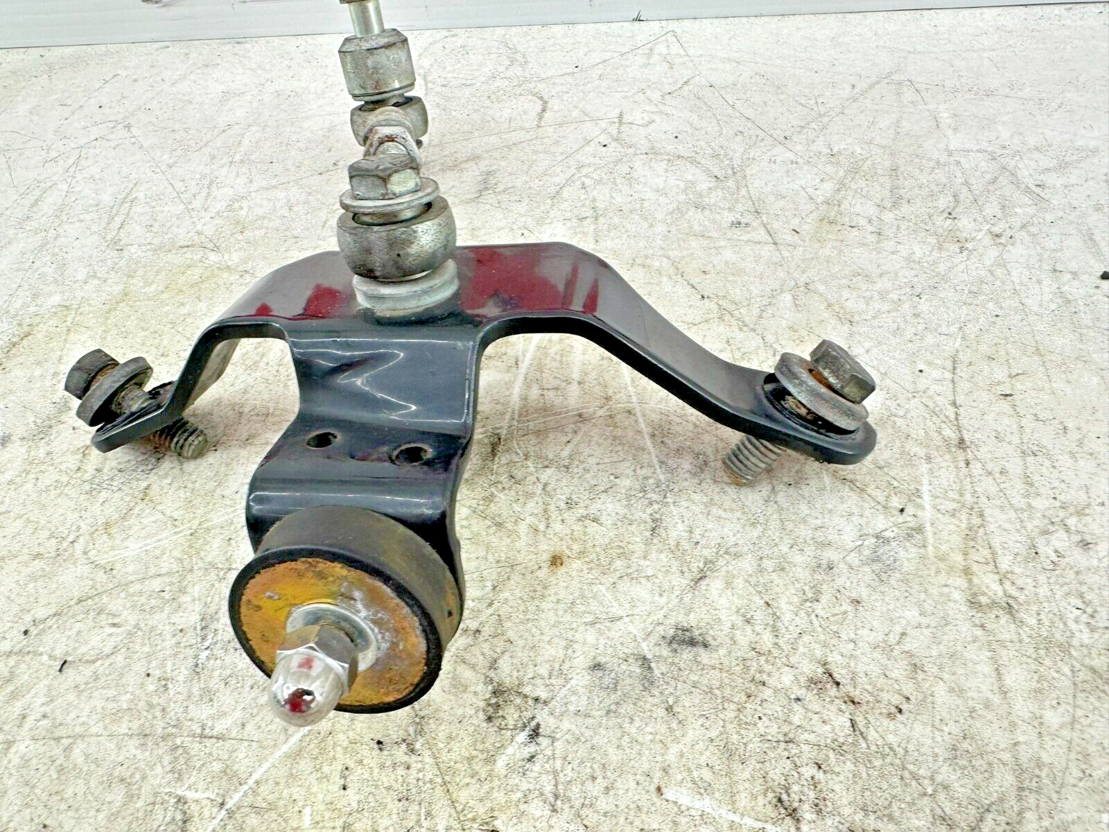 2005 HARLEY DAVIDSON DYNA Upper Motor Mount Horn Bracket + Hardware