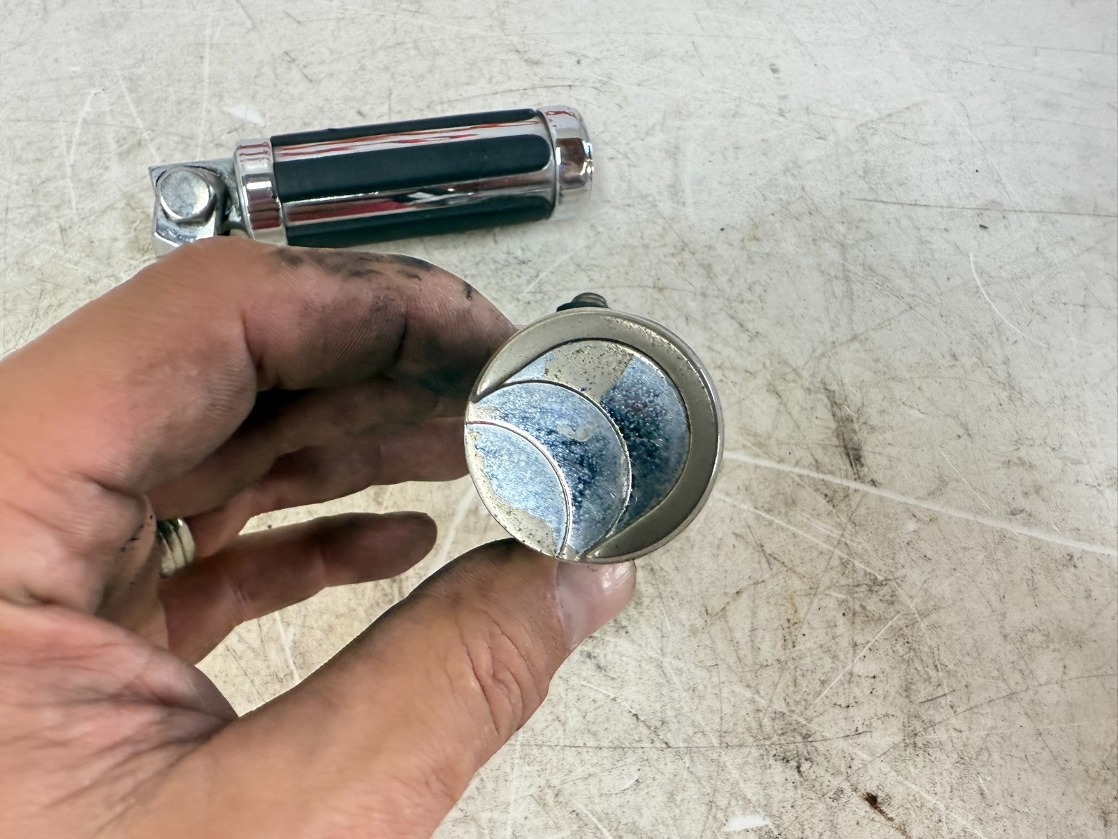 1997 HARLEY DAVIDSON SOFTAIL Passenger Foot Pegs Rest & Mounting Bracket