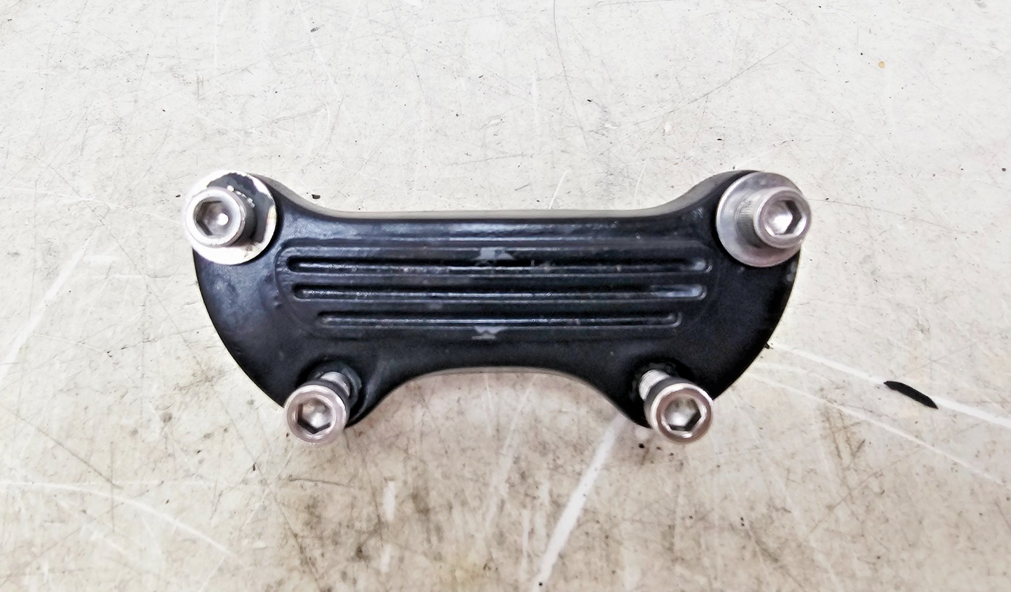 1997 HARLEY DYNA OEM Handlebar Top Clamp Bar