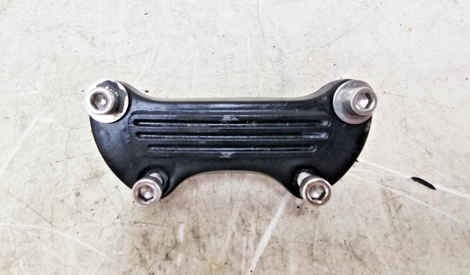 1997 HARLEY DYNA OEM Handlebar Top Clamp Bar