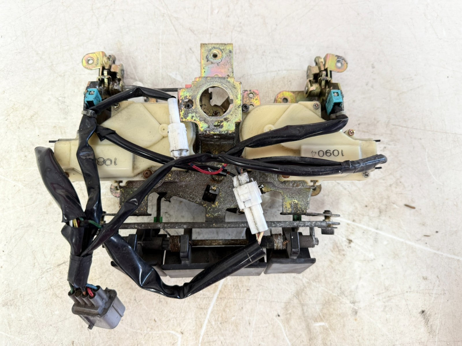 2002 Honda Goldwing GL1800 Rear Saddlebag Trunk Opener Unit Lever