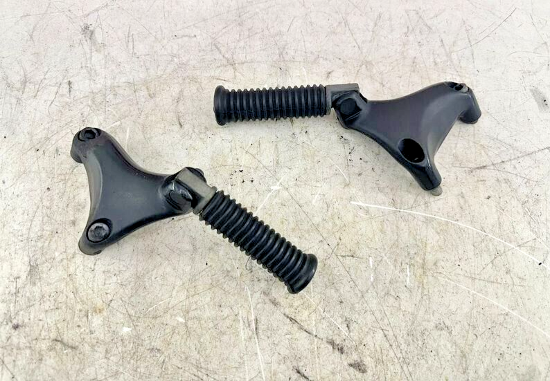 2005 HARLEY SPORTSTER OEM HD Passenger Footpegs + Mounting Bracket