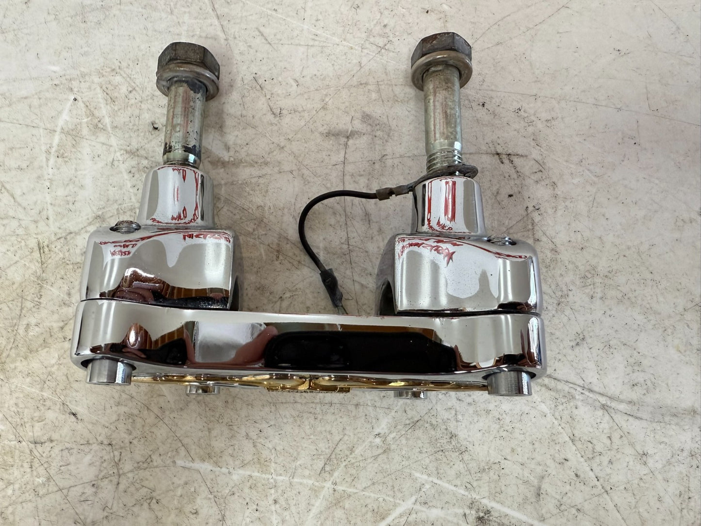 2003 HARLEY DYNA WIDE GLIDE Chrome Handlebar Mount Clamp Brackets