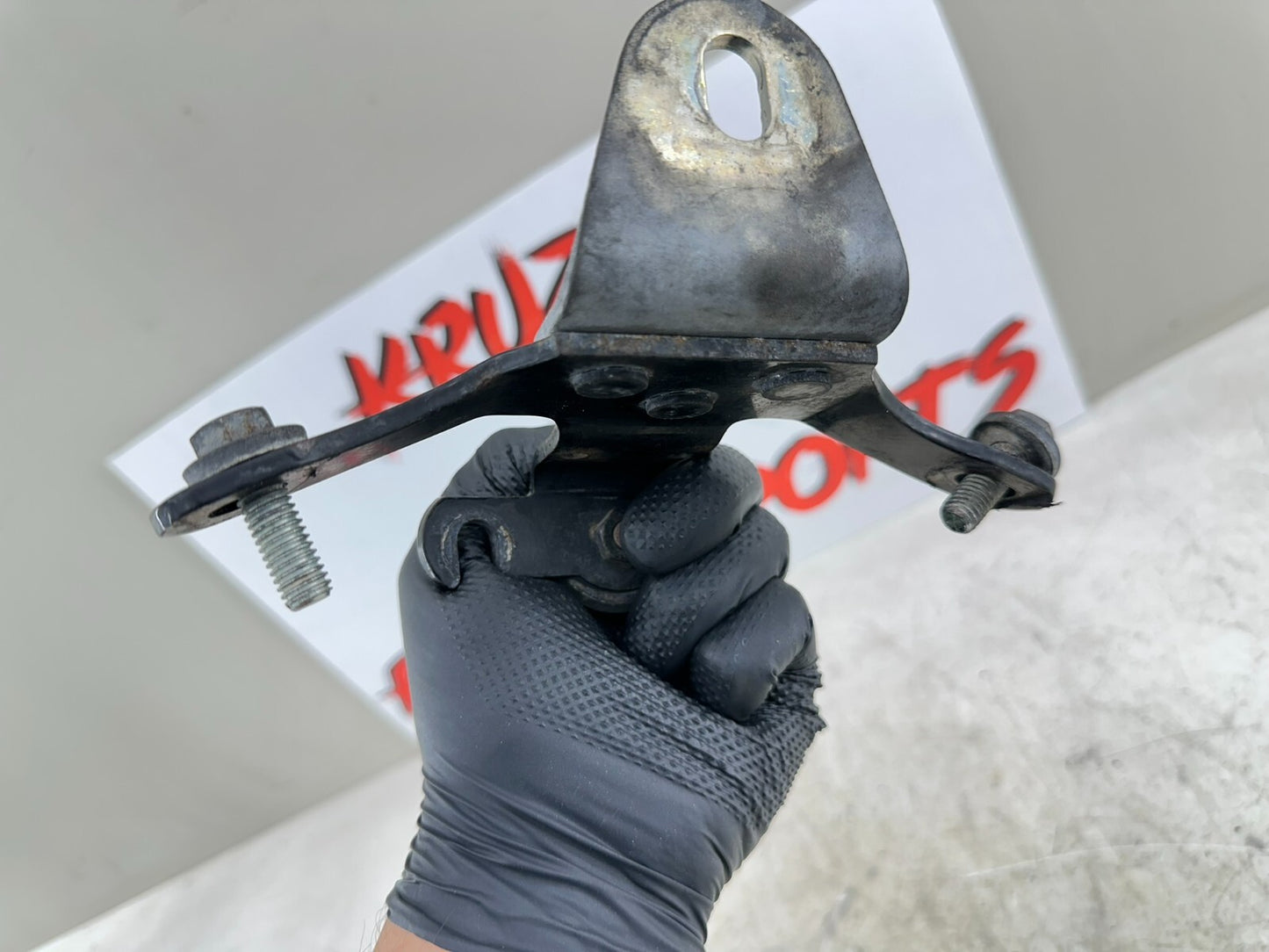 2001 HARLEY SOFTAIL Upper Motor Engine Horn Mount Mounting Bracket