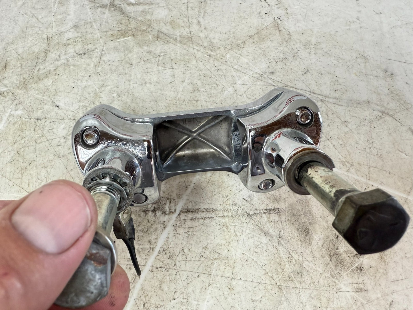 2003 HARLEY DYNA WIDE GLIDE Chrome Handlebar Mount Clamp Brackets
