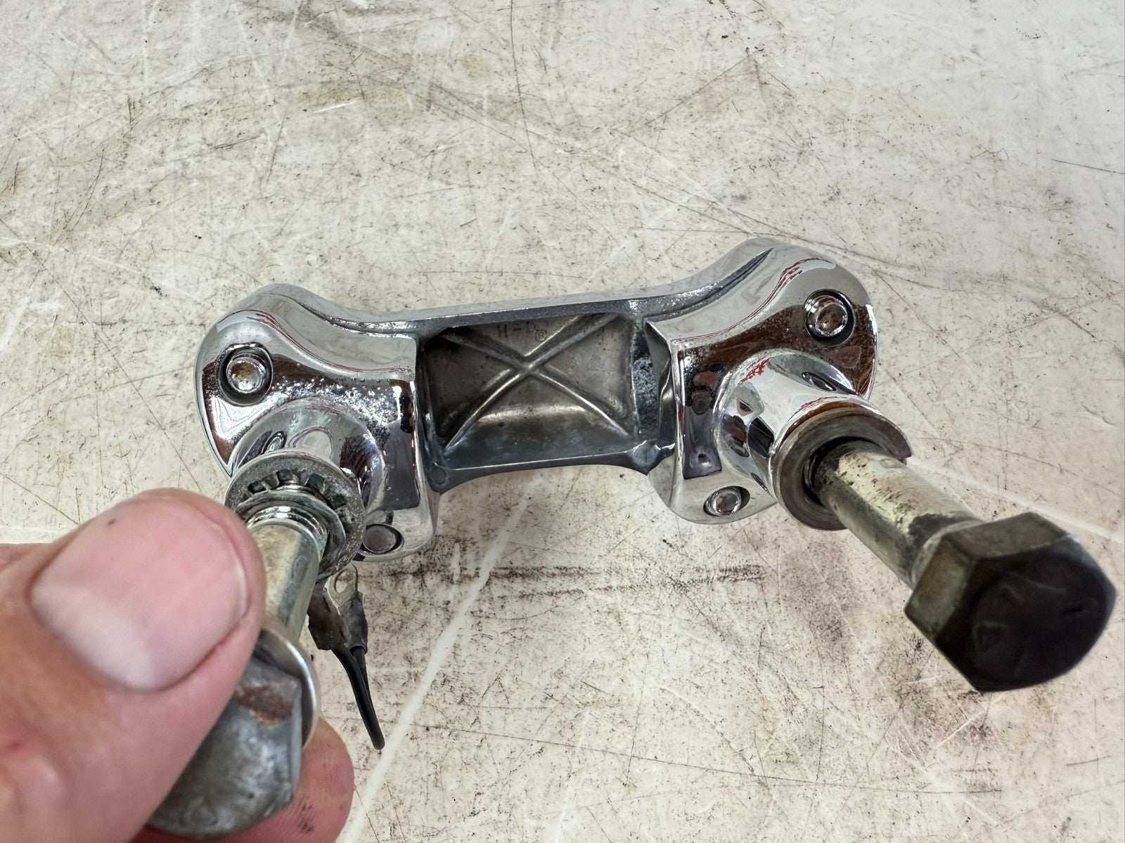 2003 HARLEY DYNA WIDE GLIDE Chrome Handlebar Mount Clamp Brackets