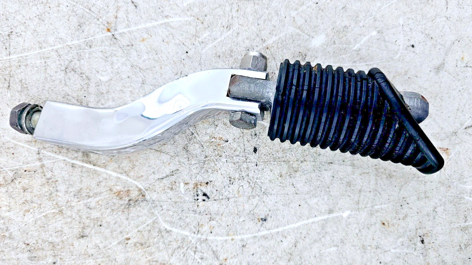 1995 HARLEY DYNA CONVERTIBLE Passenger Foot Peg Mounting Bracket