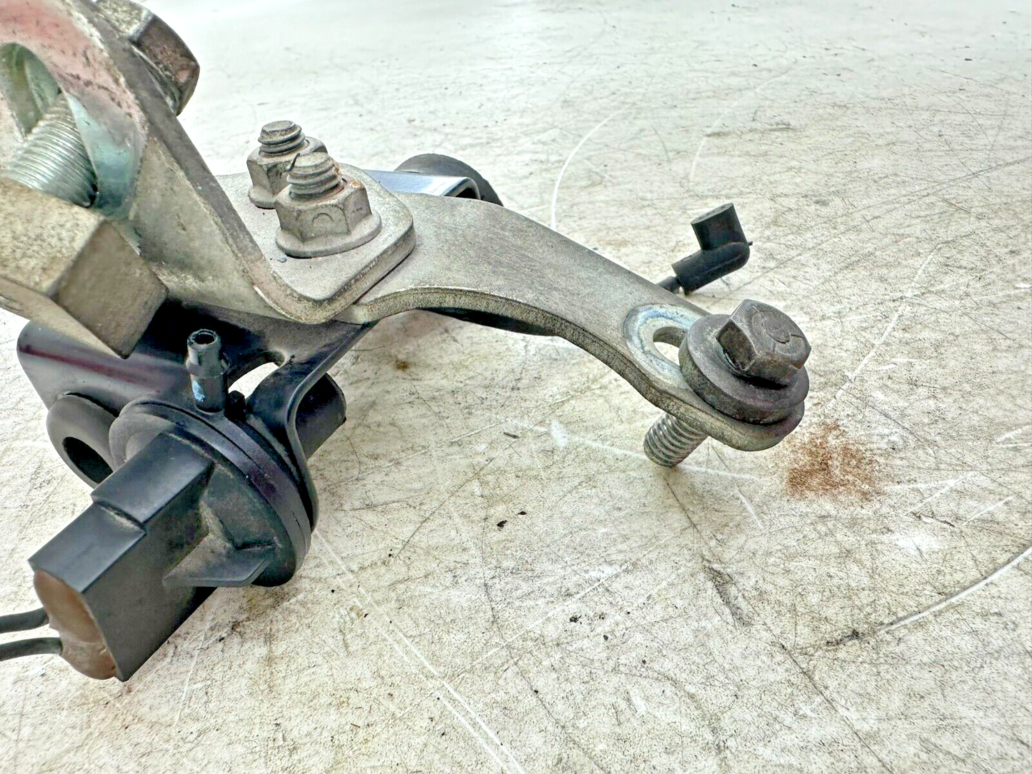 1996 HARLEY DAVIDSON SOFTAIL Upper Motor Mount Horn Mounting Bracket OEM