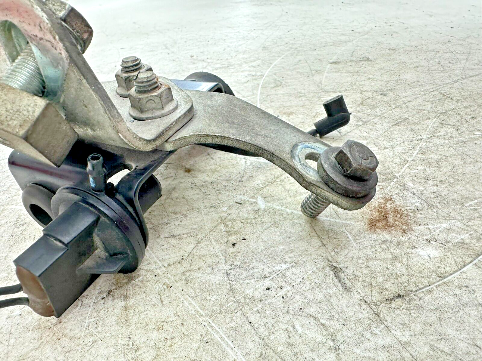 1996 HARLEY DAVIDSON SOFTAIL Upper Motor Mount Horn Mounting Bracket OEM