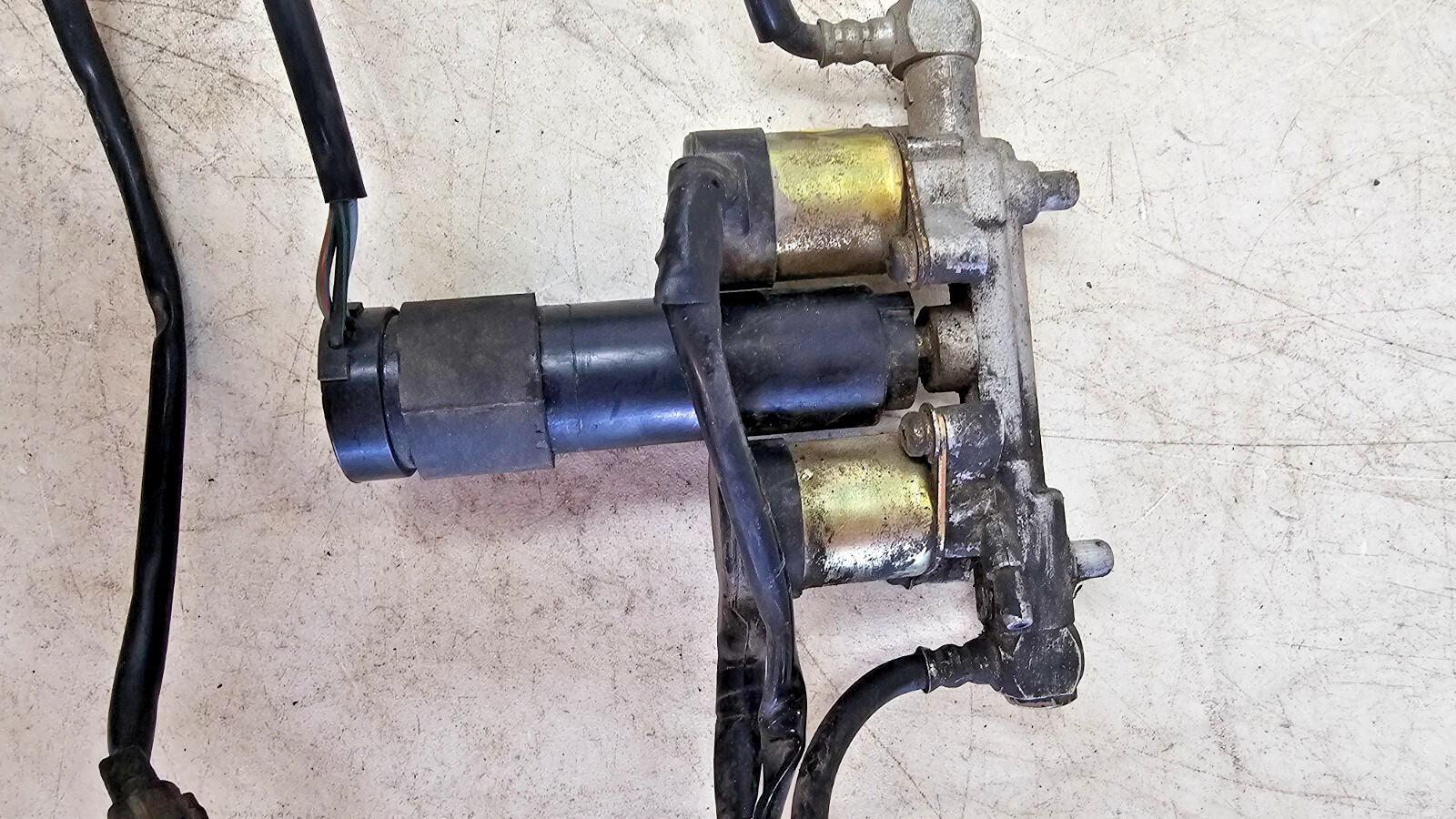 1995 HONDA GOLDWING GL1500 Air Ride Rear Shocks Suspension Control Unit