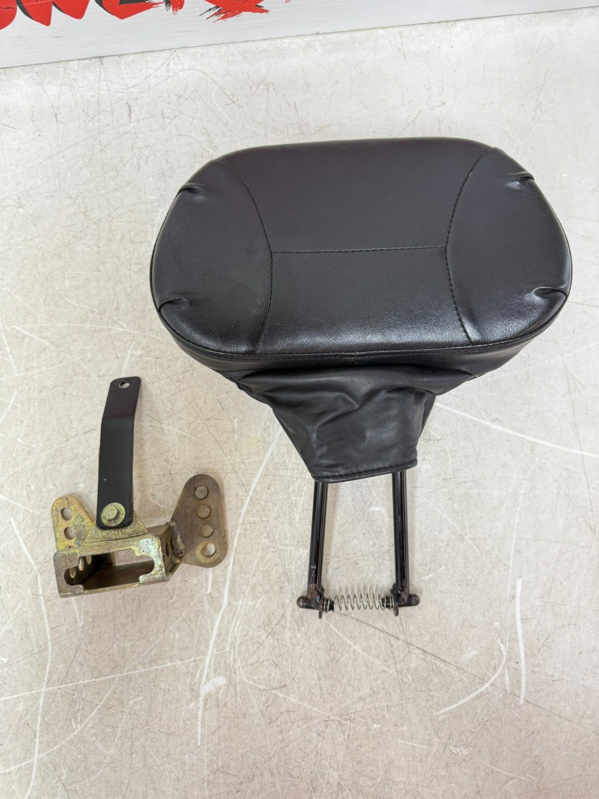 2003 HARLEY ELECTRA GLIDE Driver Backrest Cushion Pad Mounting Bracket Dock