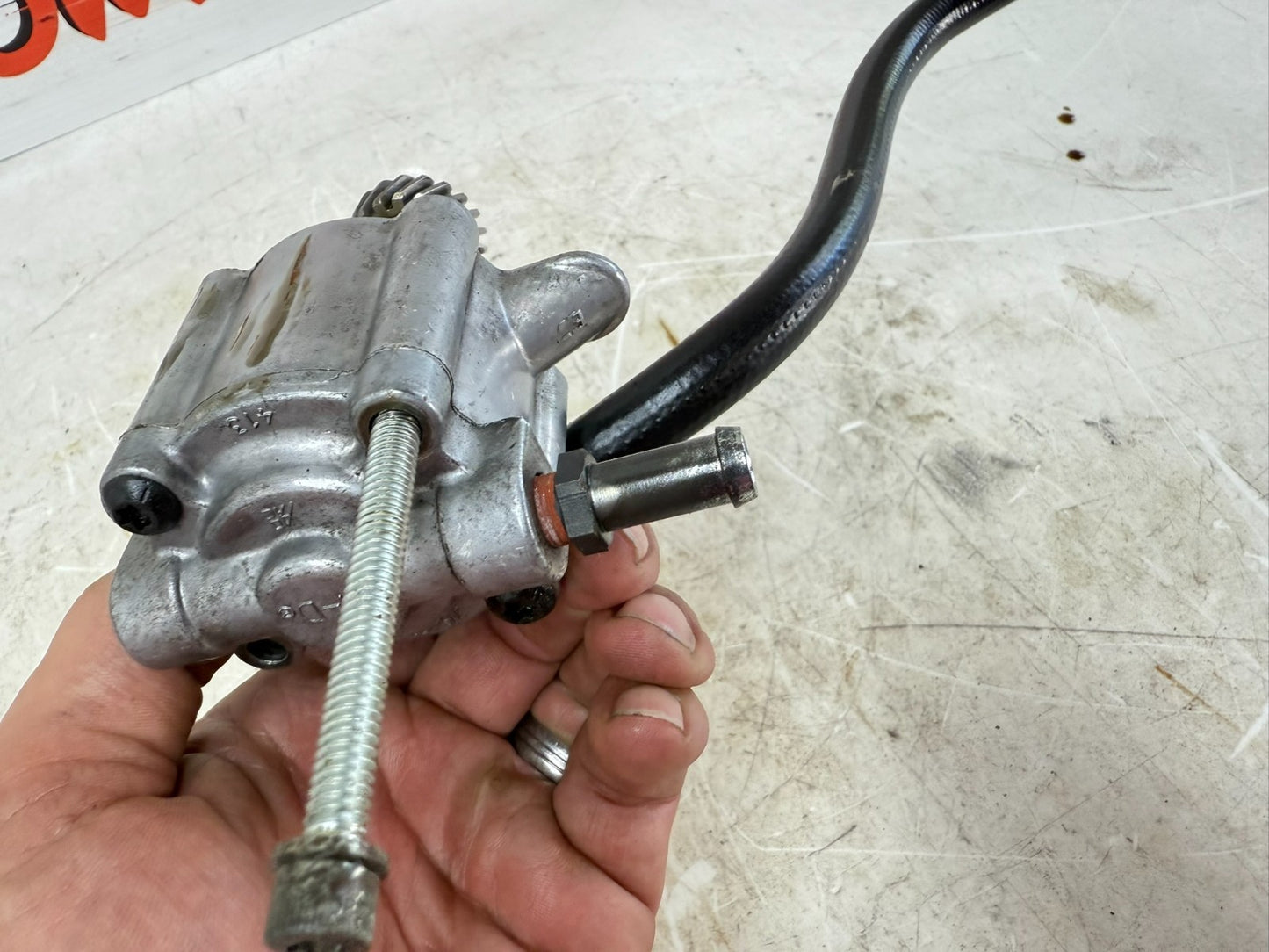 2003 Harley Davidson Sportster Engine Motor Oil Pump & Hose Line