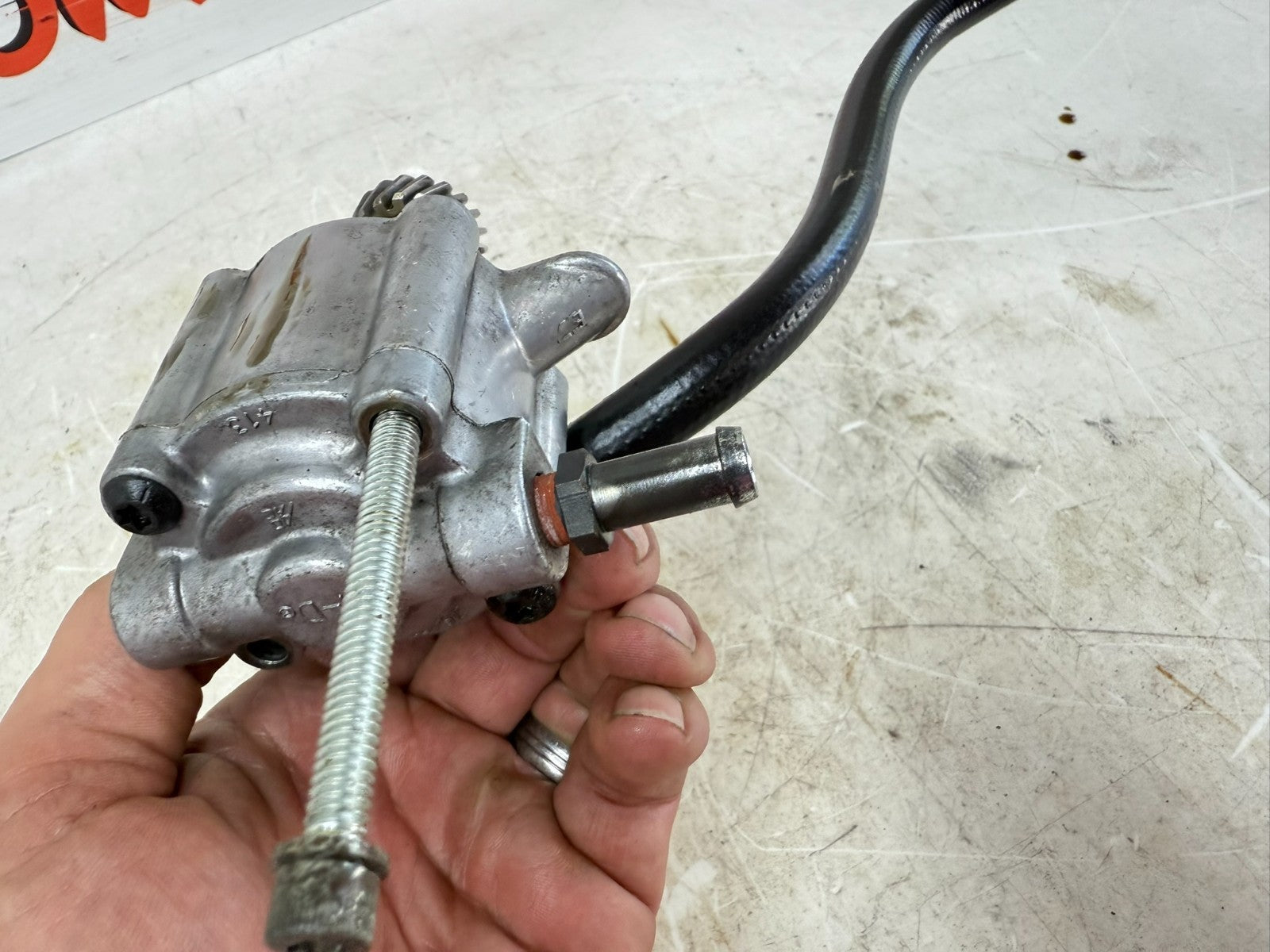 2003 Harley Davidson Sportster Engine Motor Oil Pump & Hose Line