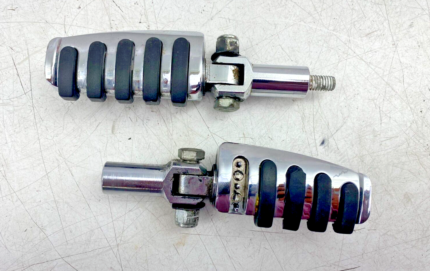 2001 HARLEY SOFTAIL Passenger Foot Pegs & Mounting Brackets