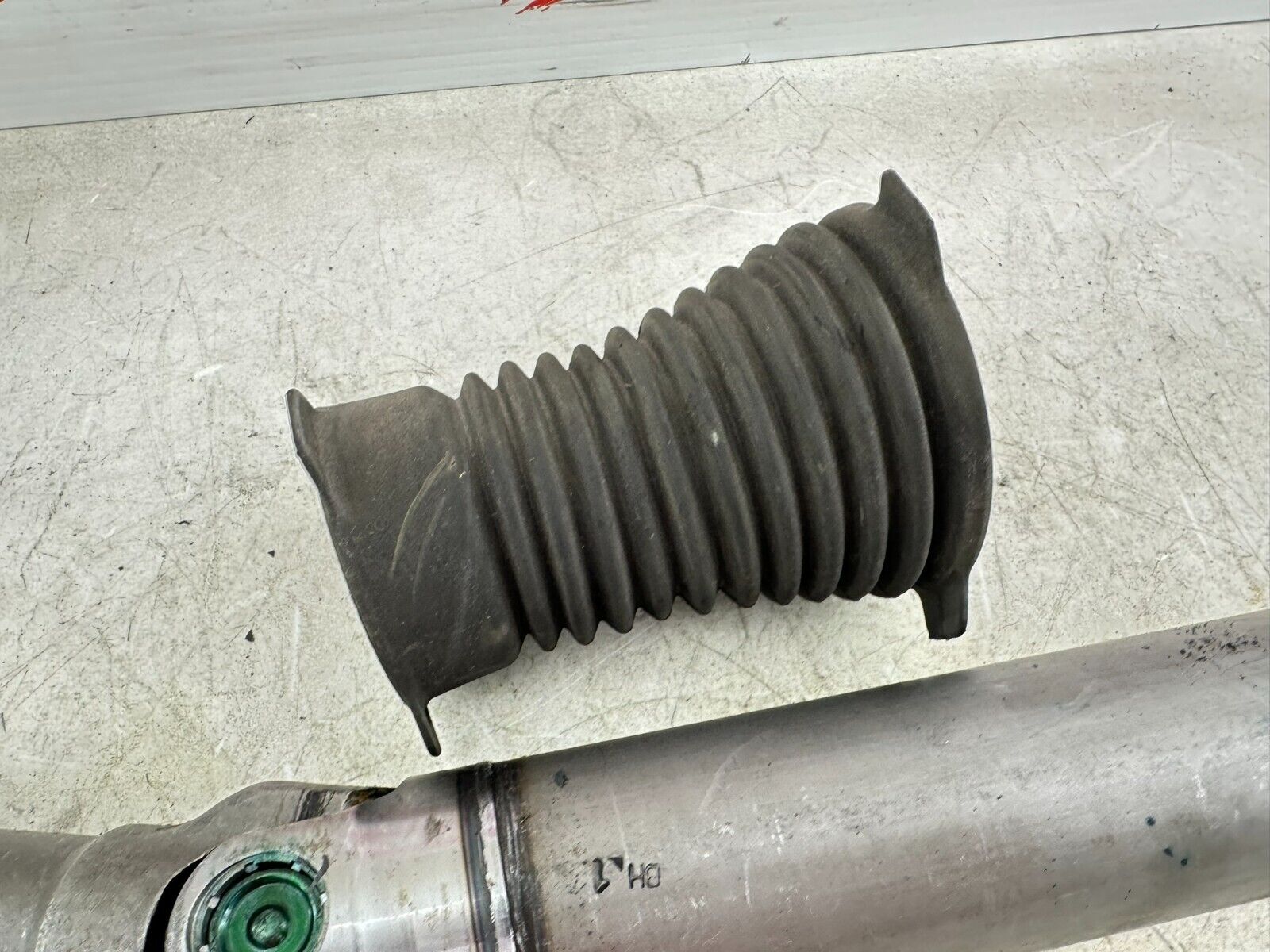 2004 Honda Goldwing GL1800 Final Drive Drive Shaft U-Joint + Dust Cover 33k