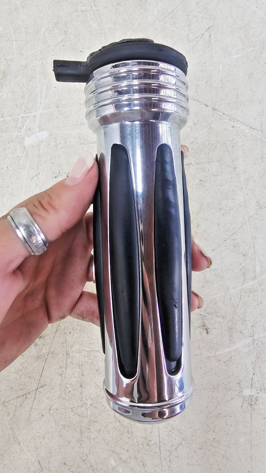 2000 HARLEY DAVIDSON FLH ROADKING Chrome Raised Throttle Hand Handlebar Grips