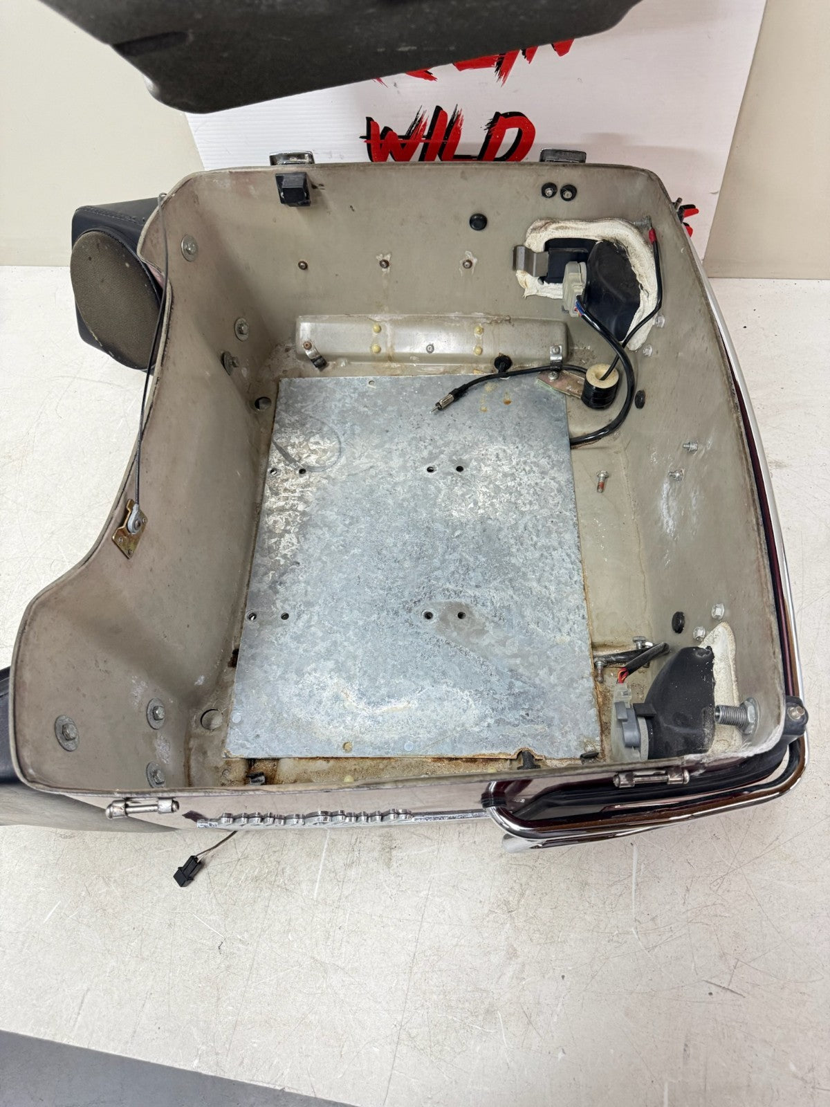 1995 HARLEY FLH ELECTRA GLIDE Trunk Tour Pack Rear Lower Storage Box