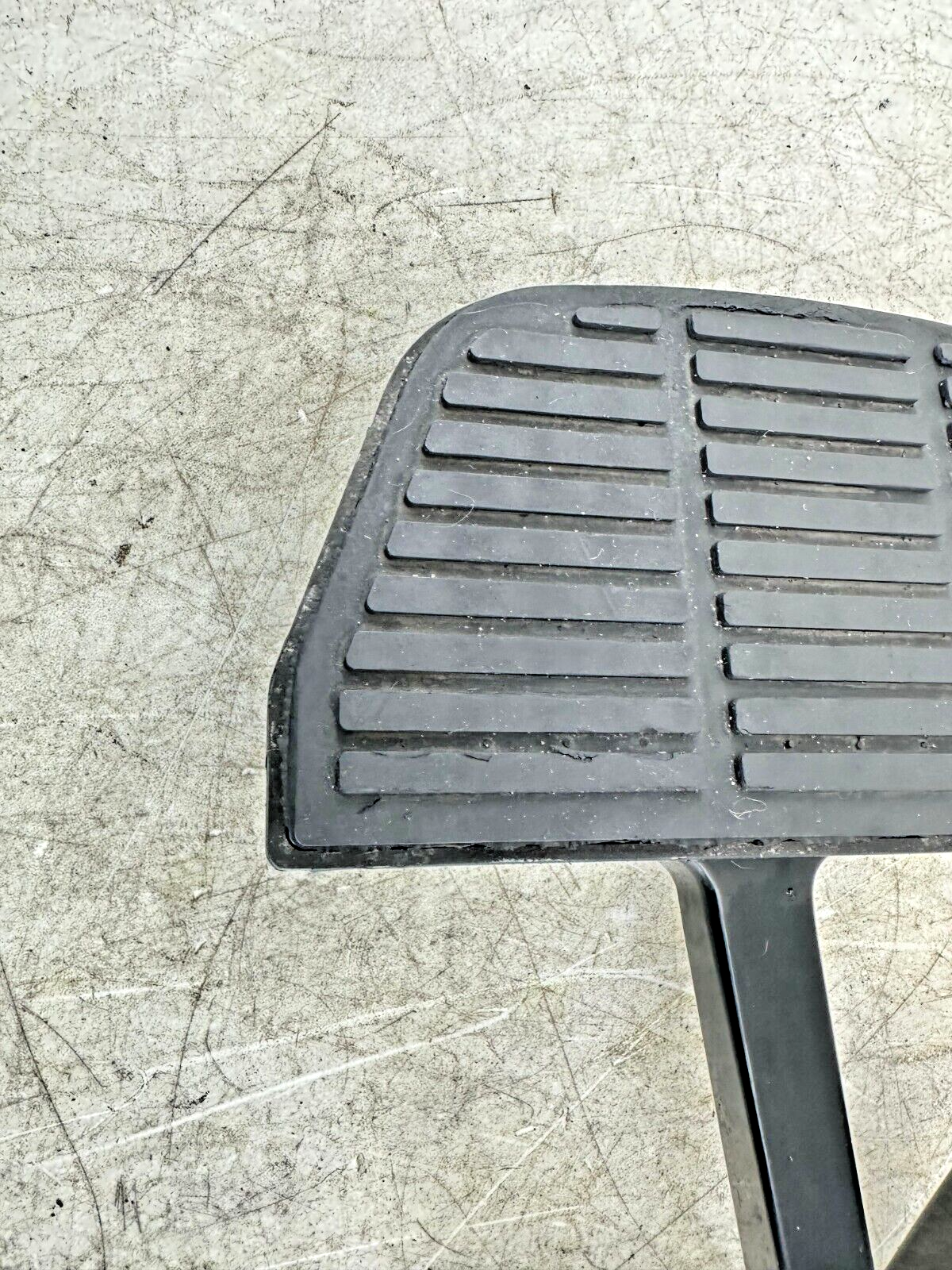 1999 HARLEY FLH ELECTRA GLIDE OEM HD Passenger Floorboard Foot Rest Pedal Pad