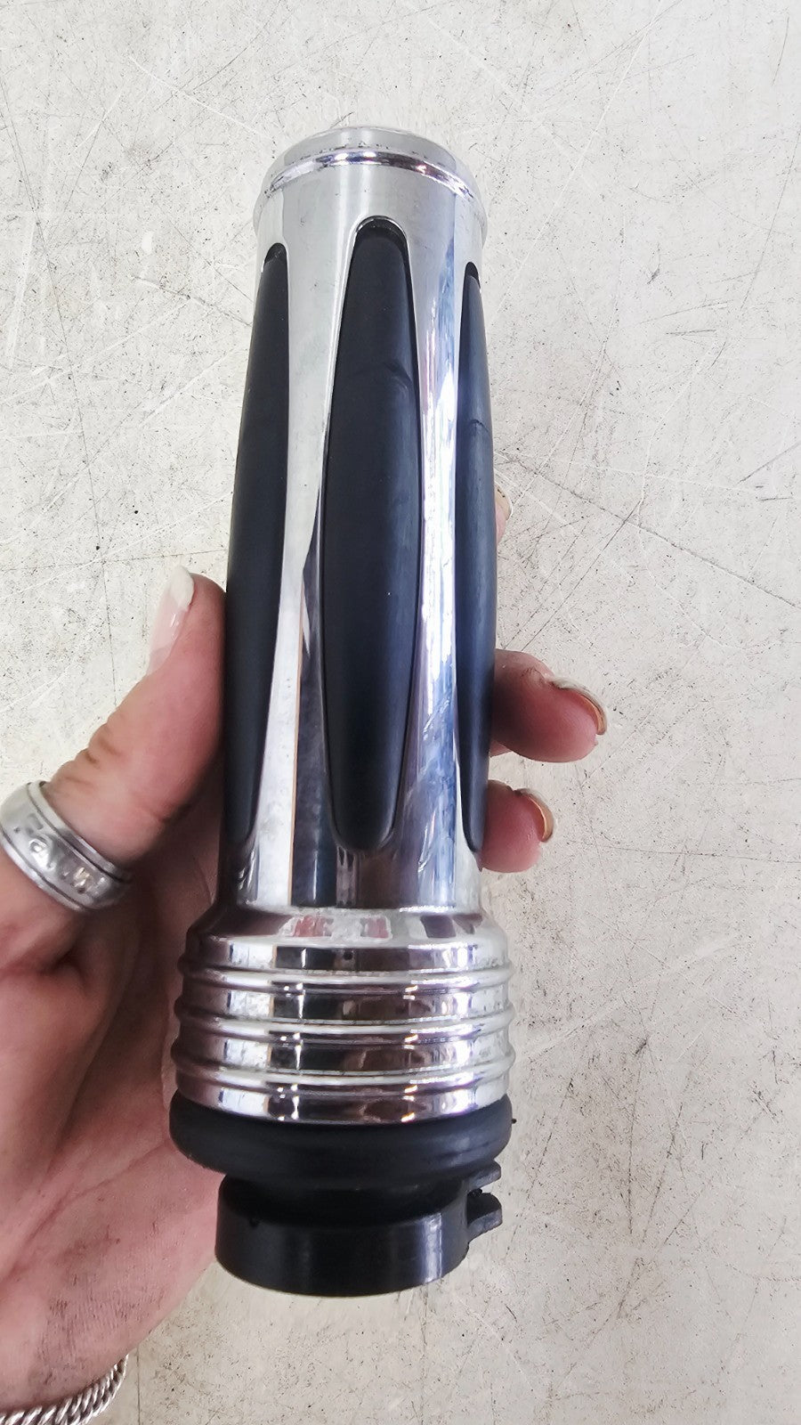 2000 HARLEY DAVIDSON FLH ROADKING Chrome Raised Throttle Hand Handlebar Grips