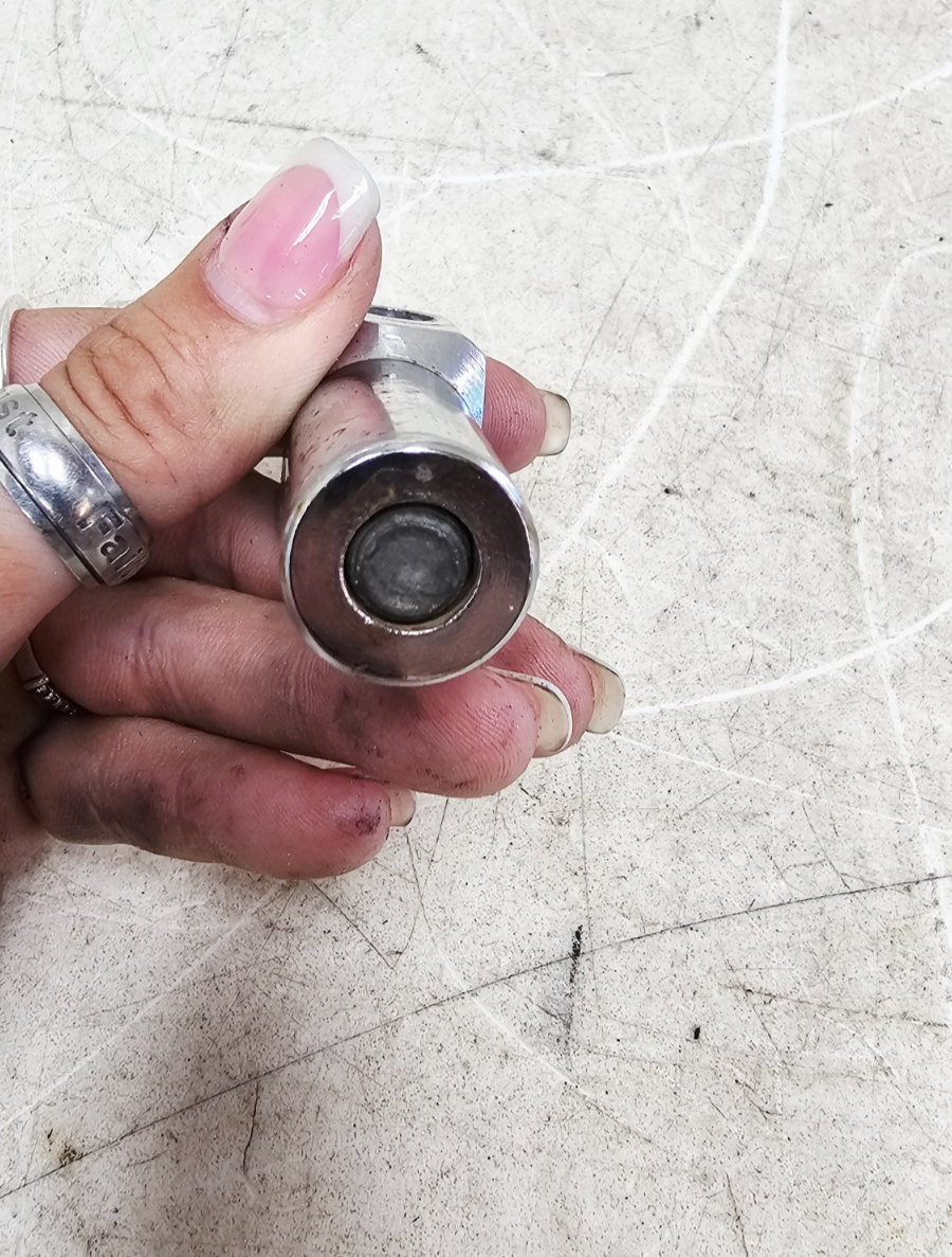 2000 HARLEY SOFTAIL DEUCE Chrome Passenger Footpeg Peg Bracket Mount Support