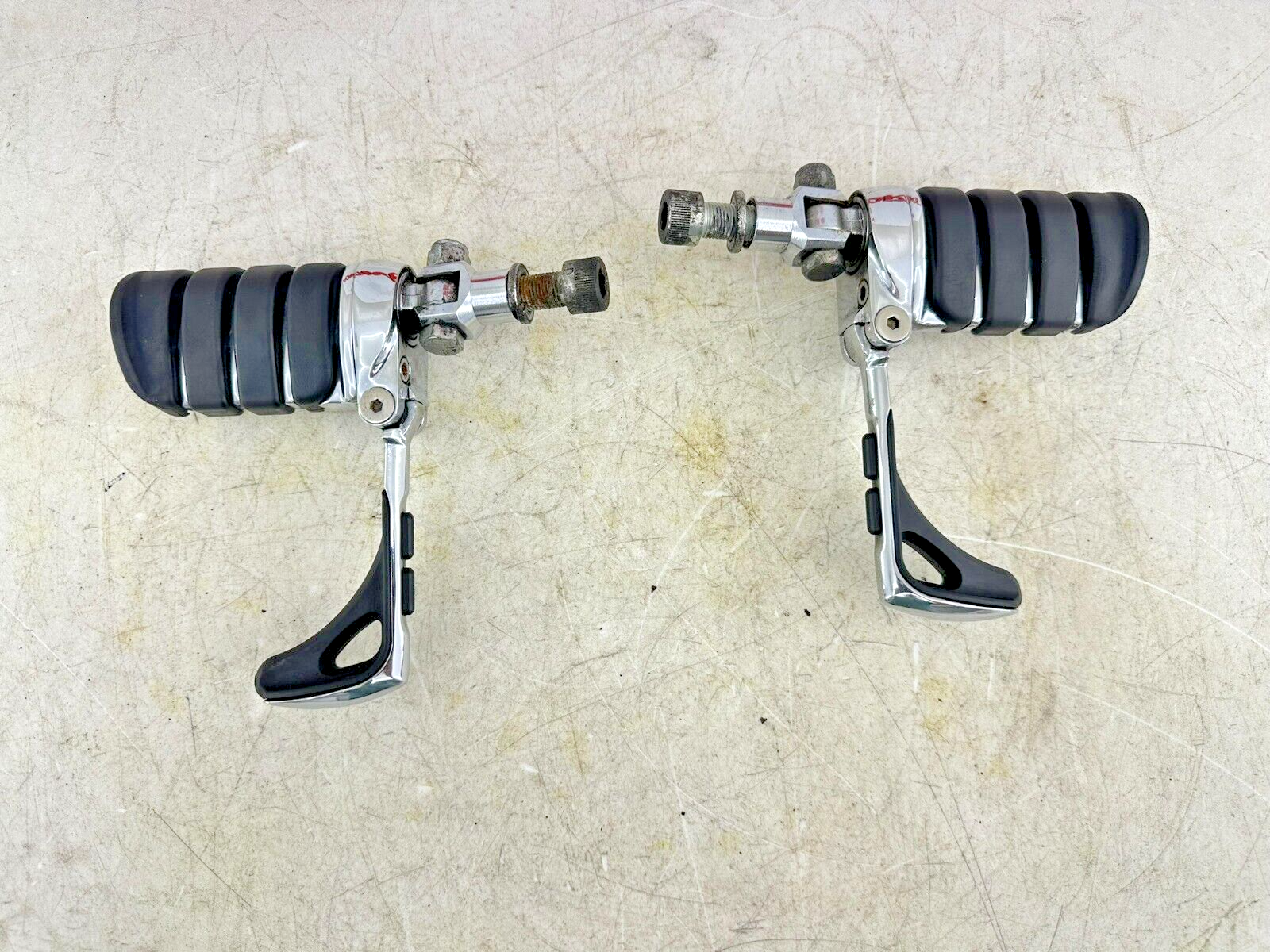 1999 HARLEY SOFTAIL Chrome Kuryakyn Transformer Footpegs + MTG Bracket