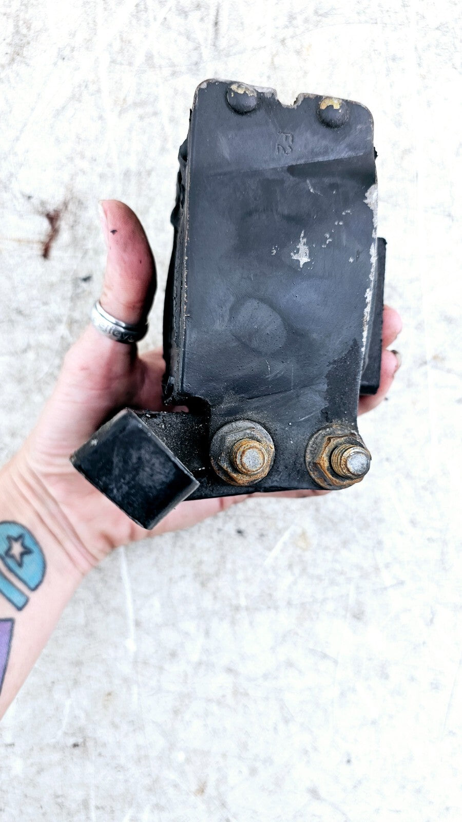 1995 HARLEY DYNA CONVERTIBLE Rear Transmission Rubber Isolator Mount
