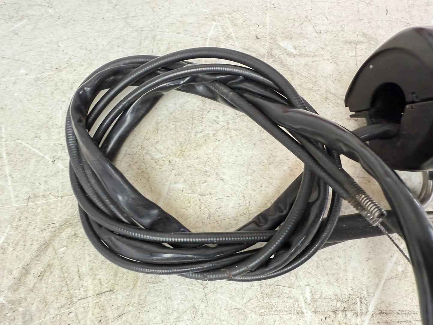2003 HARLEY DYNA WIDE GLIDE Right Hand Control Switch Housing Handlebar Cable