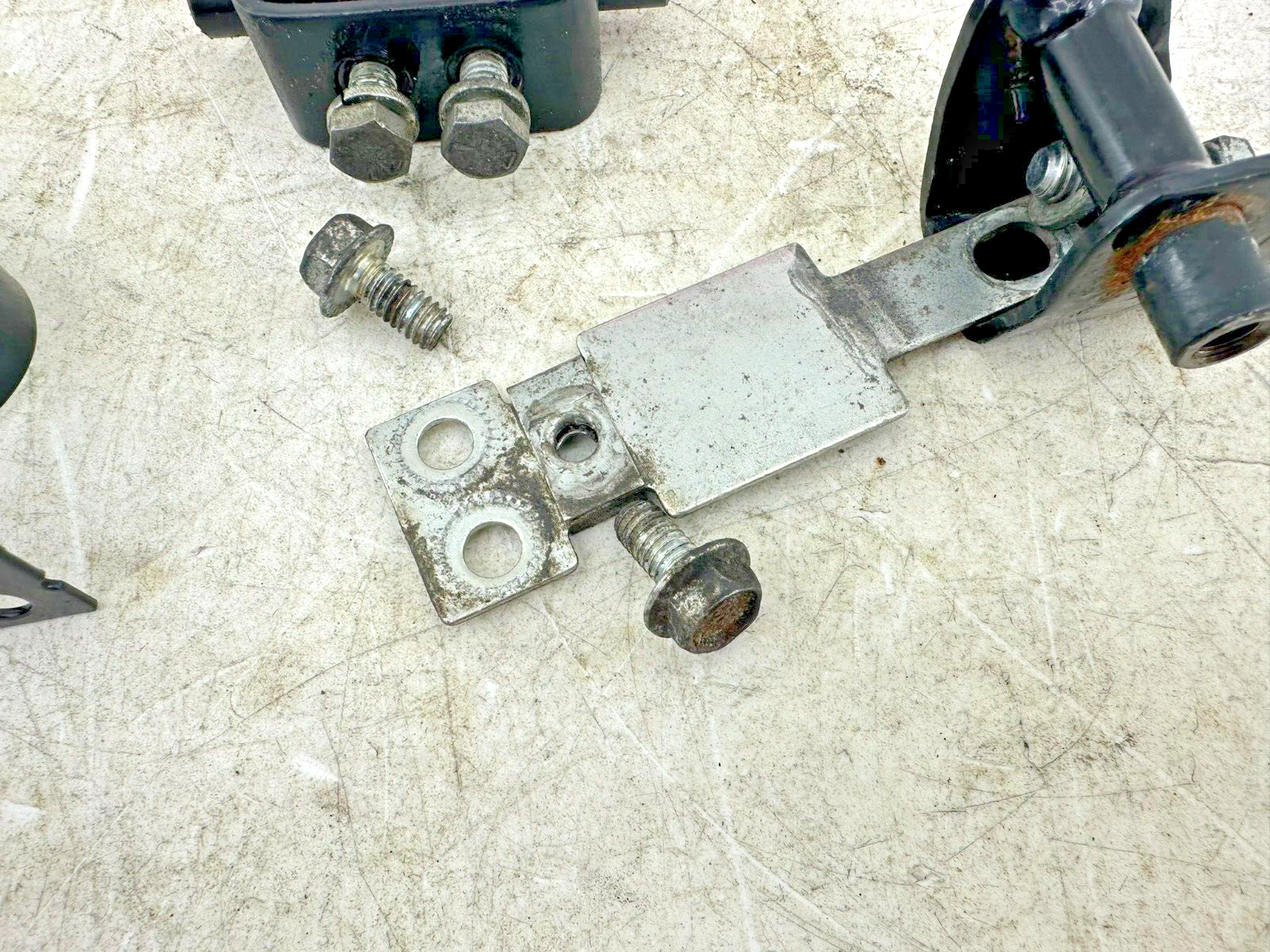 1999 HARLEY SOFTAIL Gas Tank Dash Console Mounting Hardware