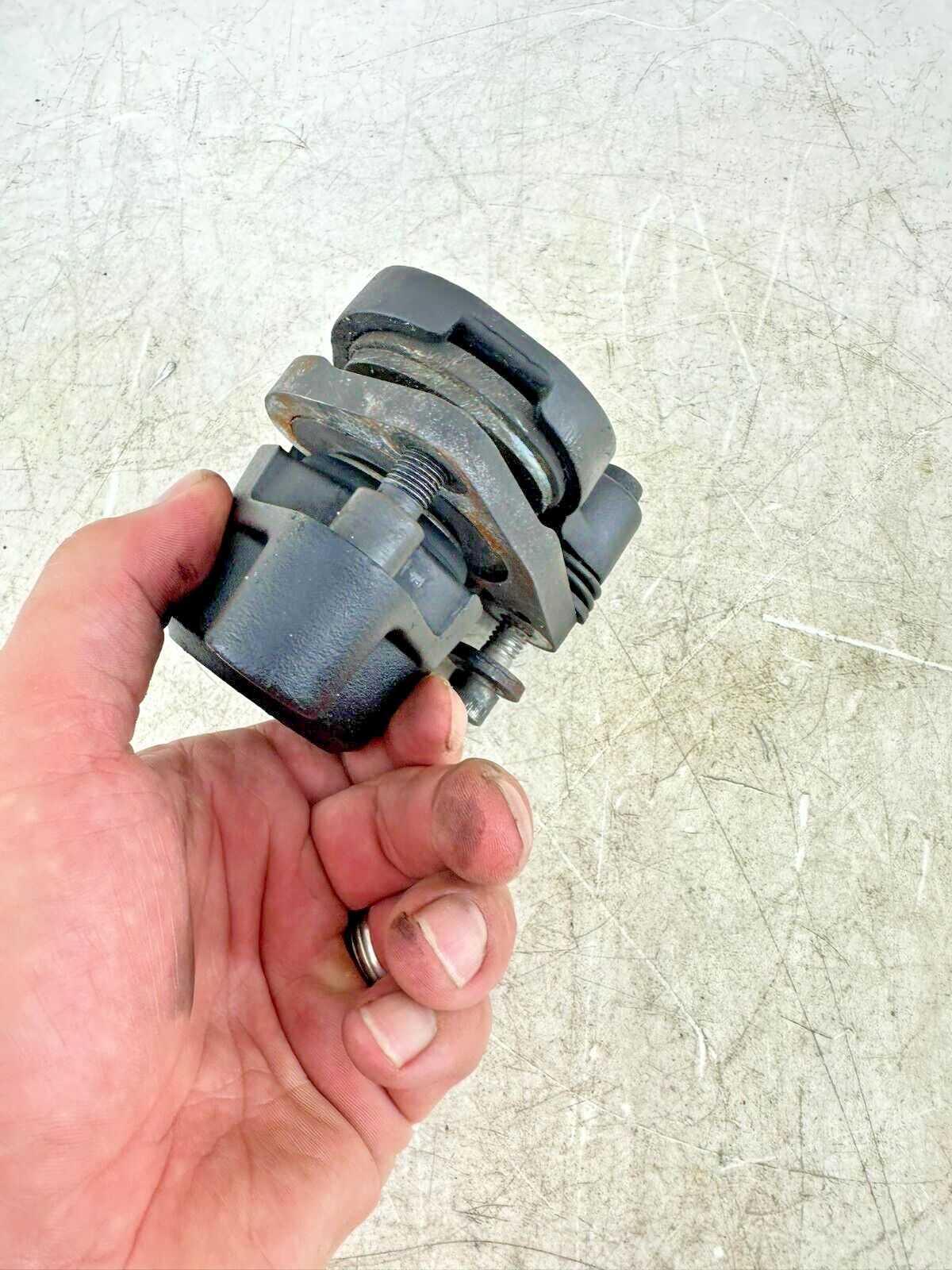 1995 HARLEY SOFTAIL Front Brake Caliper + Mounting Hardware