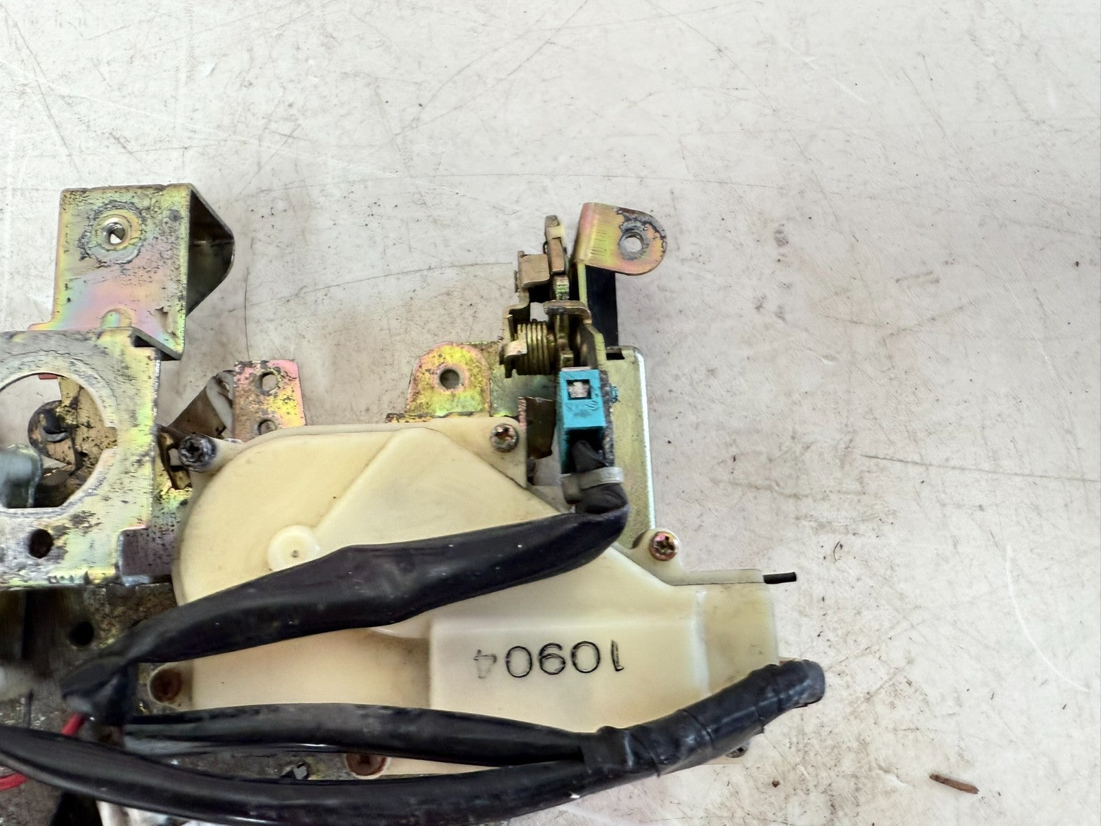 2002 Honda Goldwing GL1800 Rear Saddlebag Trunk Opener Unit Lever