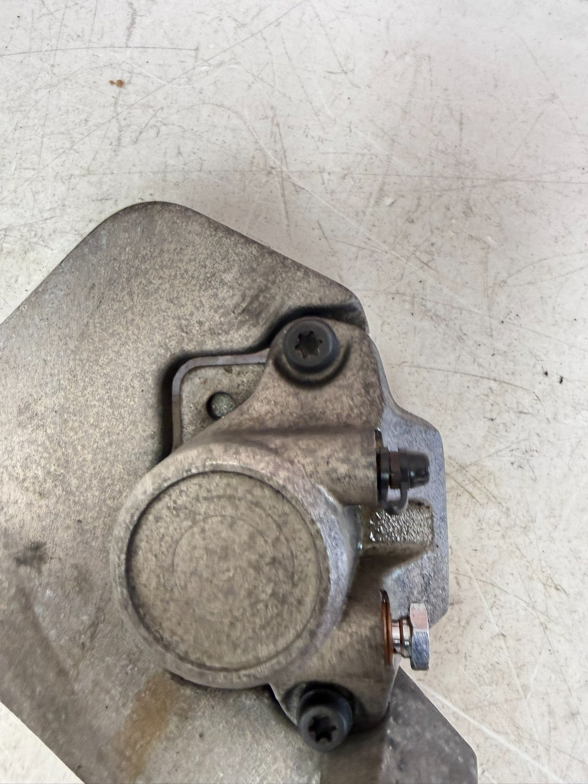 1995 HARLEY FLH ELECTRA GLIDE Rear Brake Caliper w/ Bracket