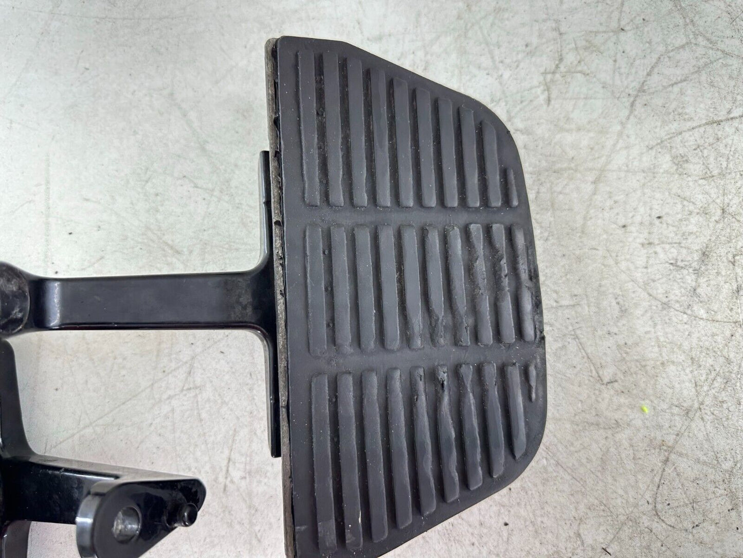 2004 HARLEY FLH ELECTRA GLIDE Passenger Floor Boards Foot Rest Pad