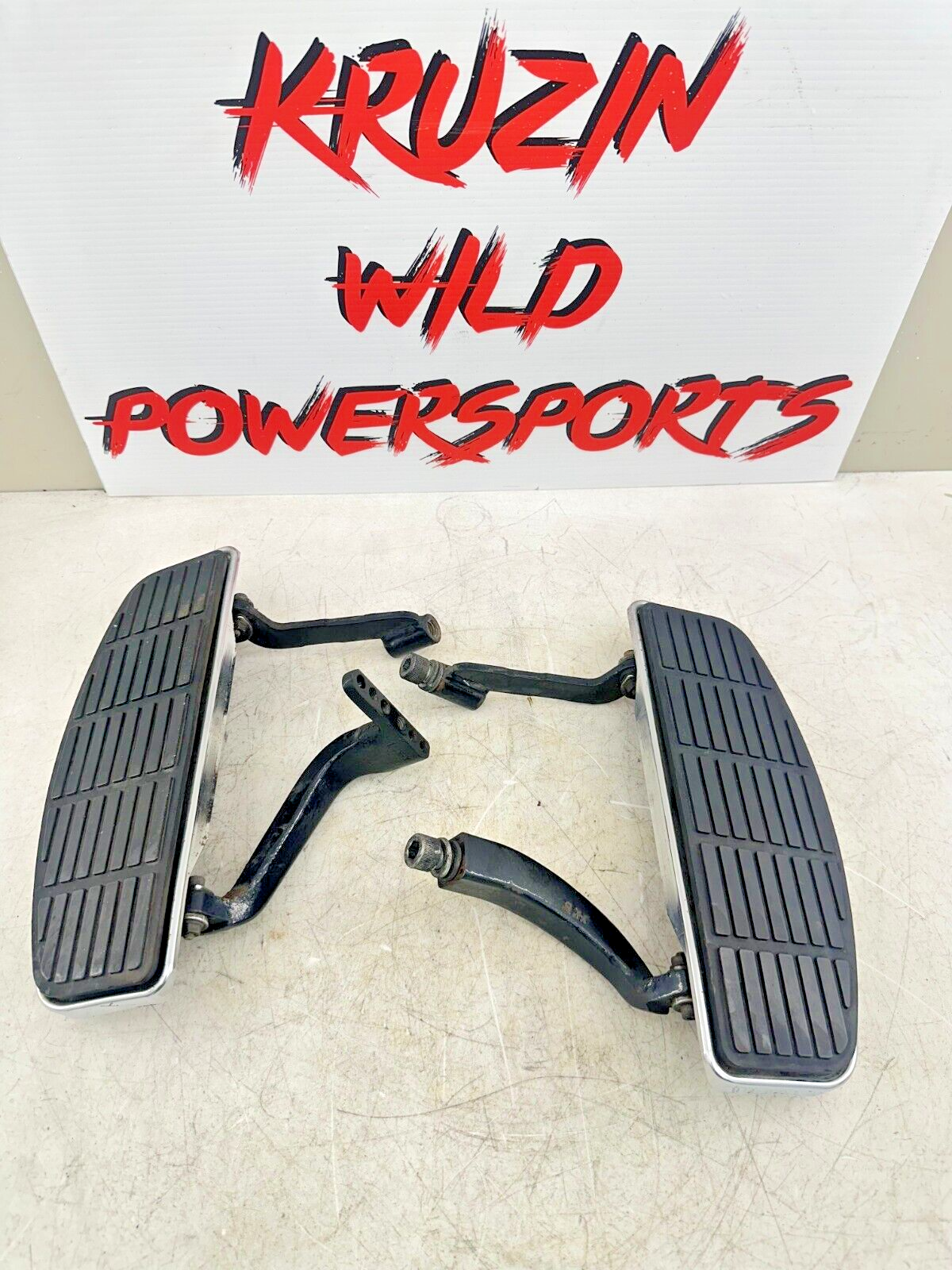 1999 HARLEY FLH ELECTRA GLIDE OEM HD Driver Floorboards + Mounting Bars Hardware
