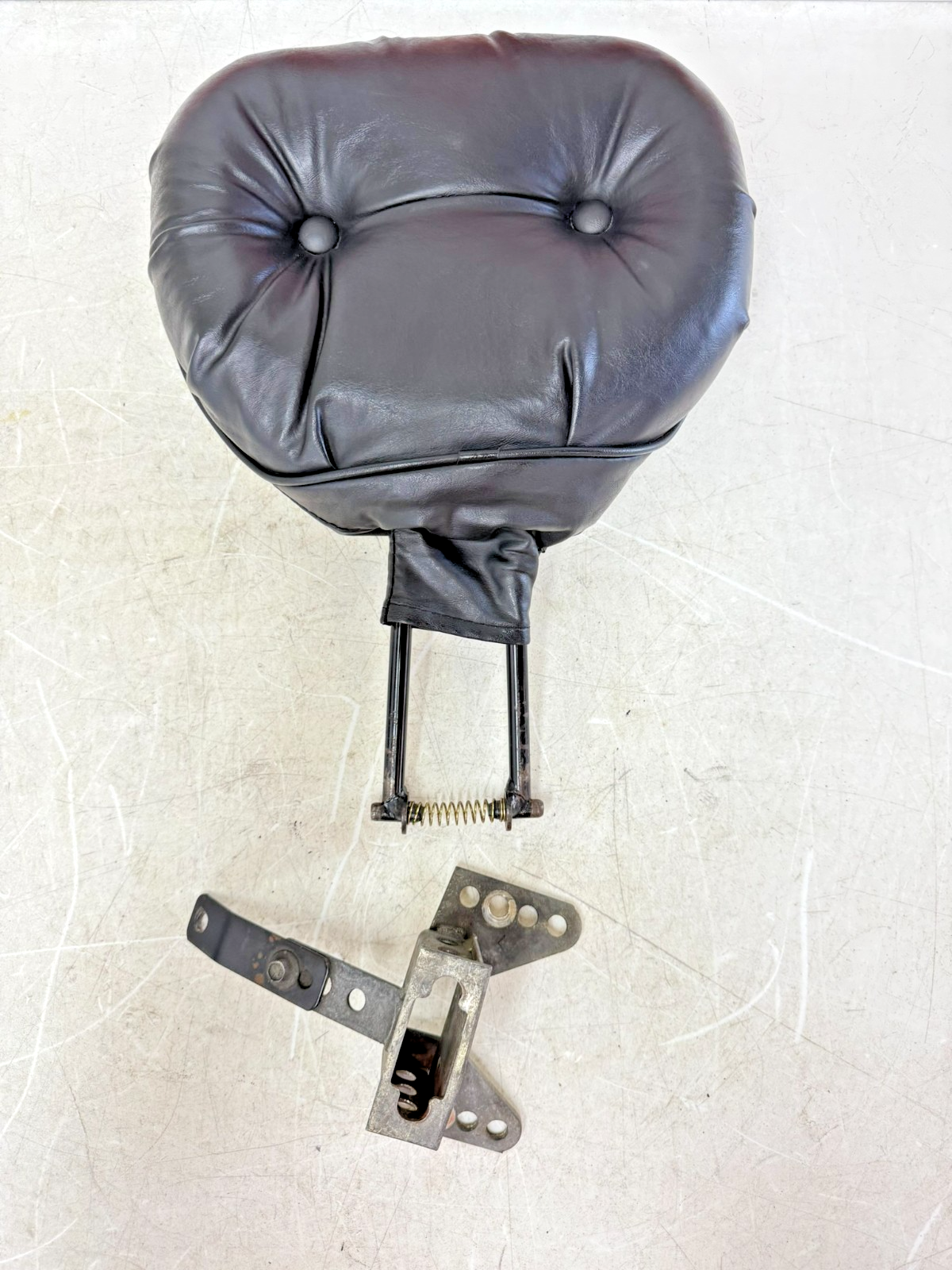 2003 HARLEY ELECTRA GLIDE Driver Backrest Cushion Pad Mount Bracket