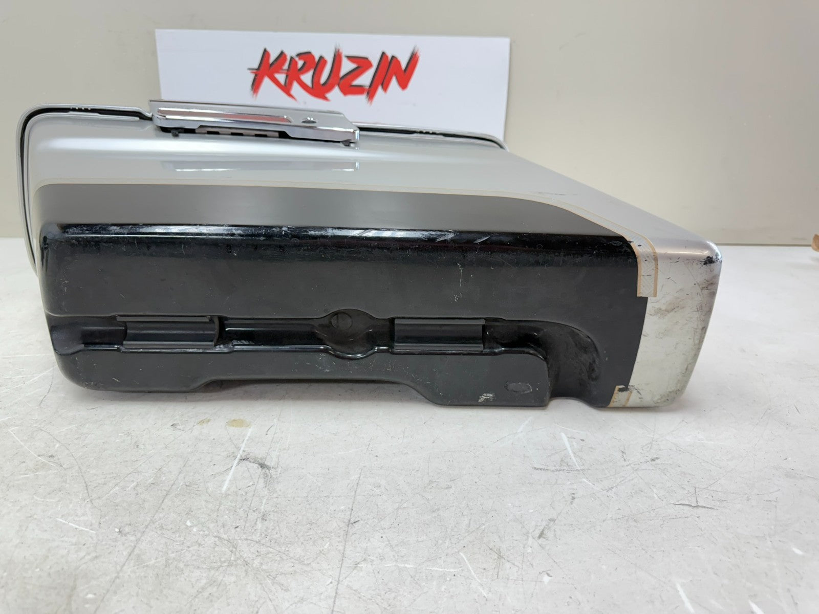 2003 HARLEY ELECTRA GLIDE Saddlebag Housing Left w/ Lid Latch 100th Anniversary