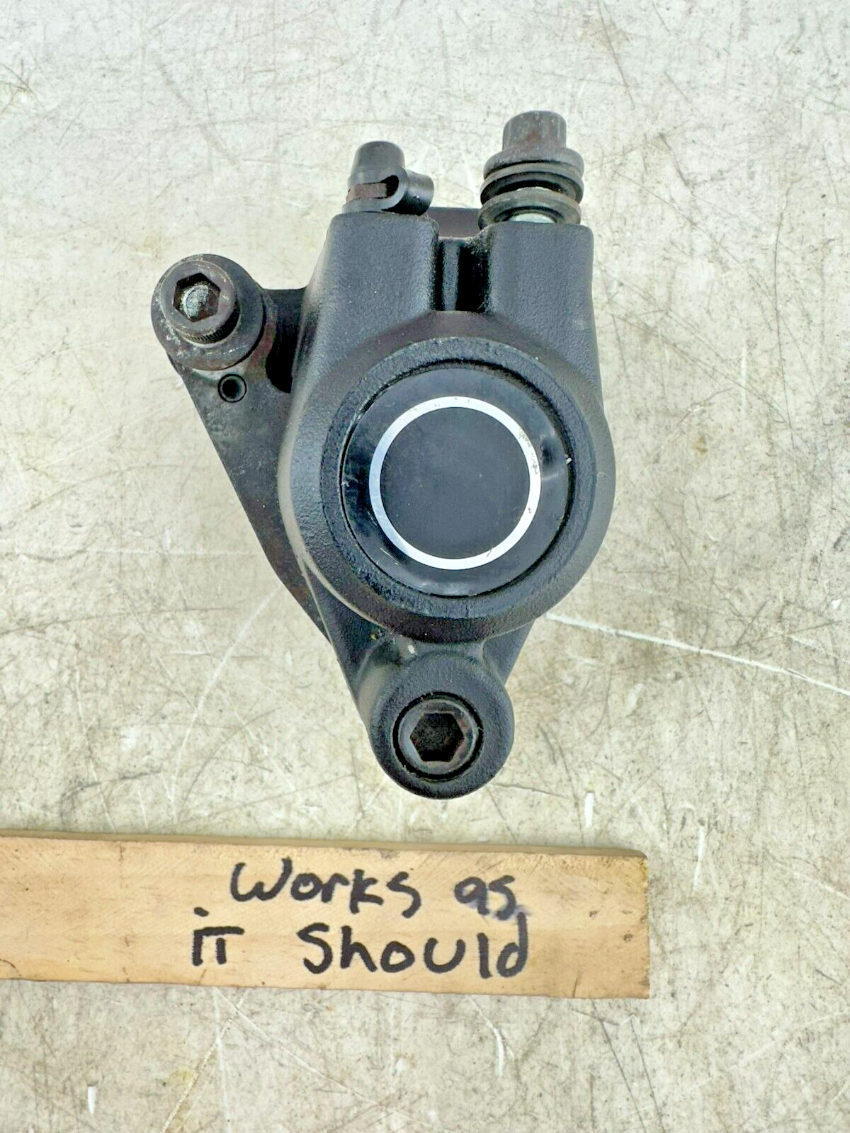 1995 HARLEY SOFTAIL Front Brake Caliper + Mounting Hardware
