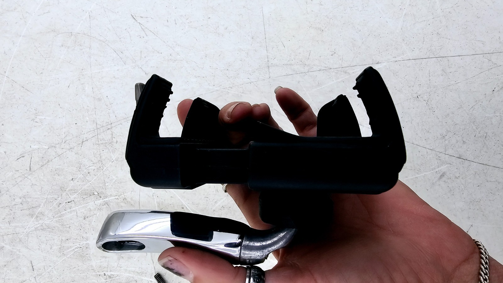 2003 HARLEY SOFTAIL DEUCE Ciro Premium Smartphone GPS Holder Chrome Mount