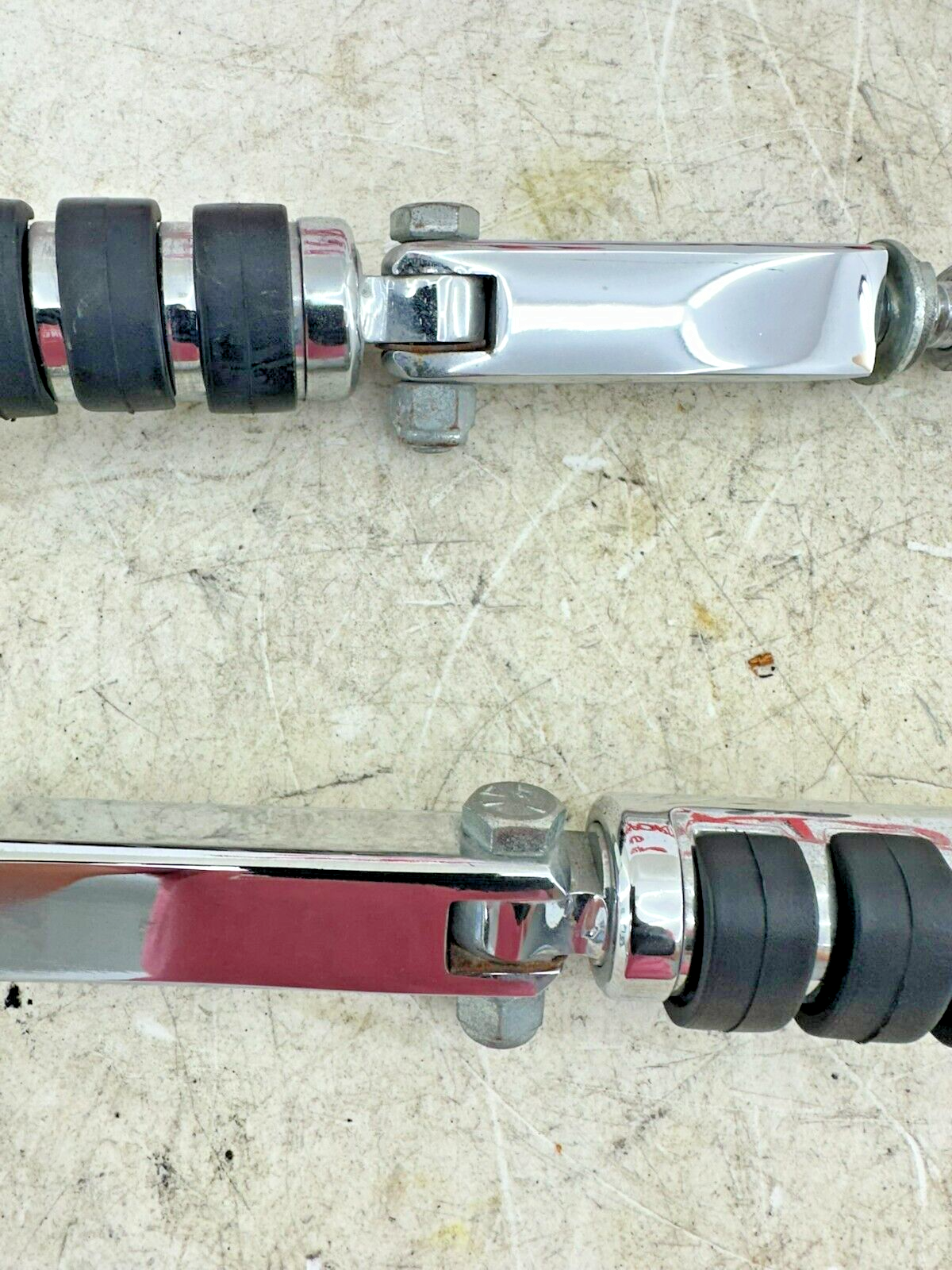2002 HARLEY DYNA LOW RIDER OEM HD Crashbar Highway Forward Pegs