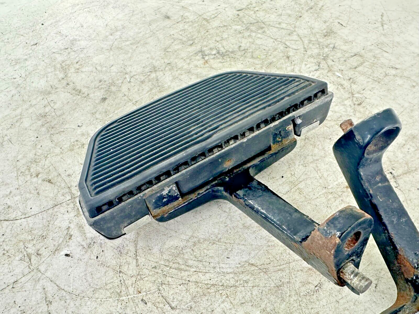 1999 HARLEY FLH ELECTRA GLIDE Passenger Floorboards Foot Rest Pad