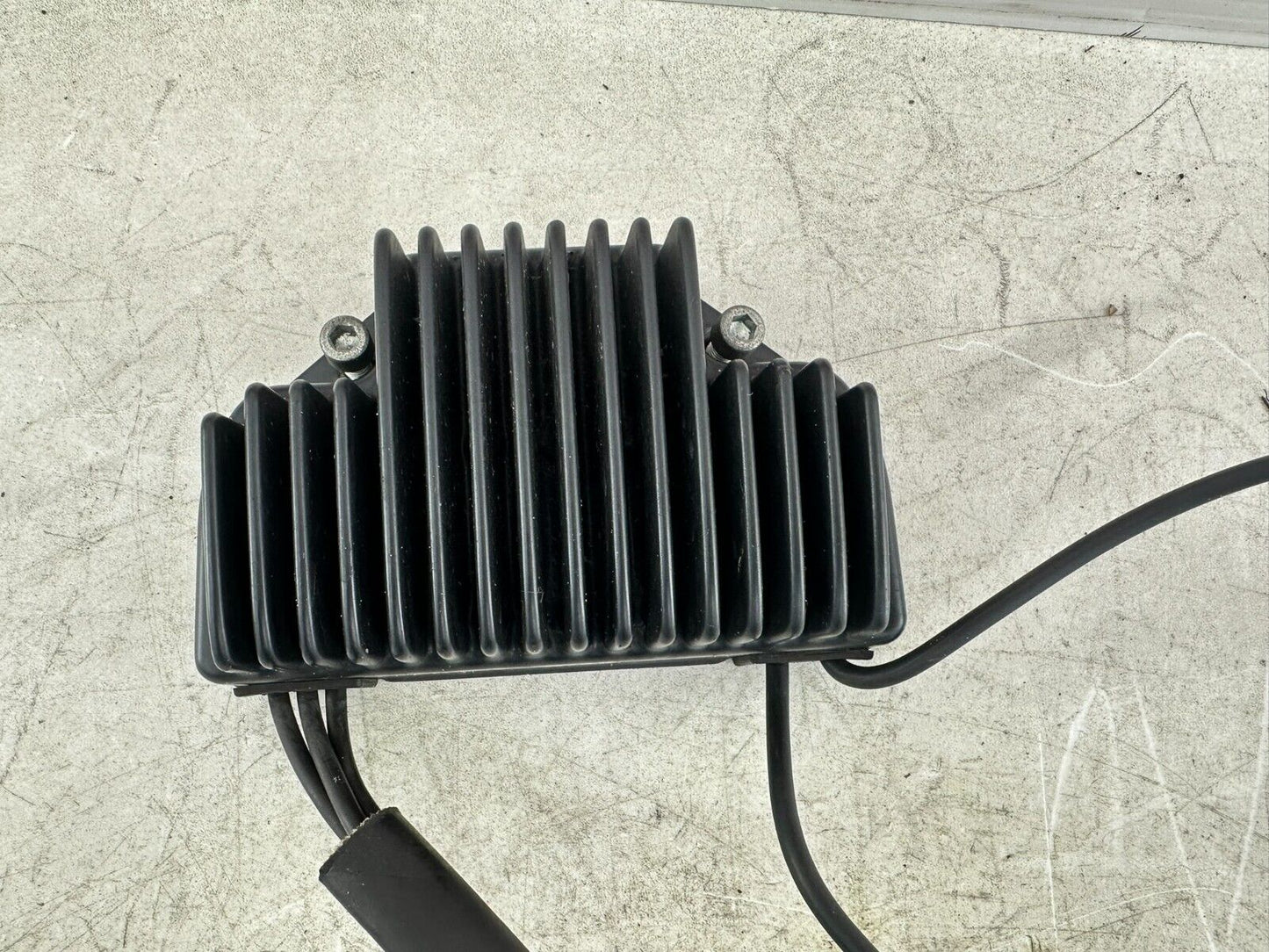 2003 Harley Davidson V Rod VRSCA OEM HD Voltage Regulator 74440-01
