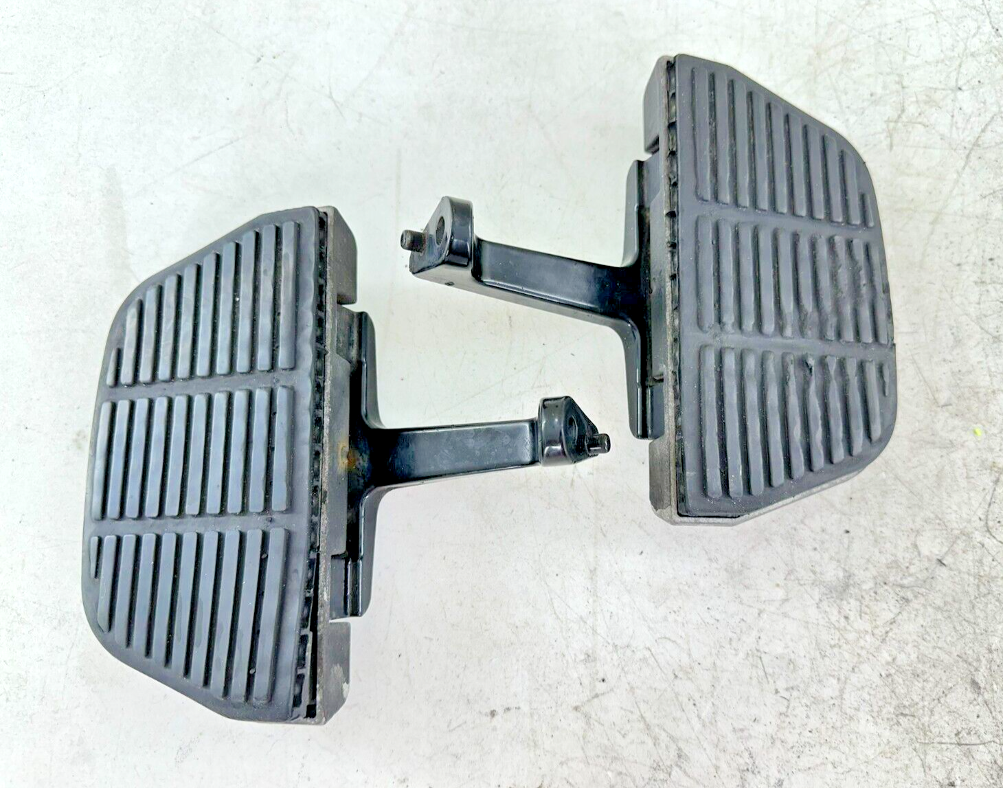 2004 HARLEY FLH ELECTRA GLIDE Passenger Floor Boards Foot Rest Pad