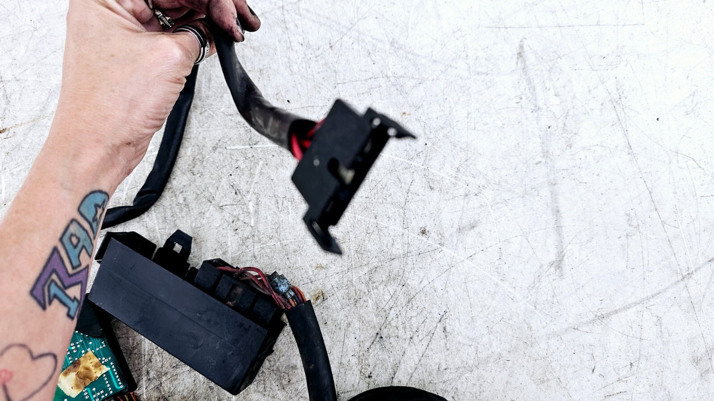 1998 HARLEY FLH ROADKING Main Wiring Wire Harness Loom Fuse Relay