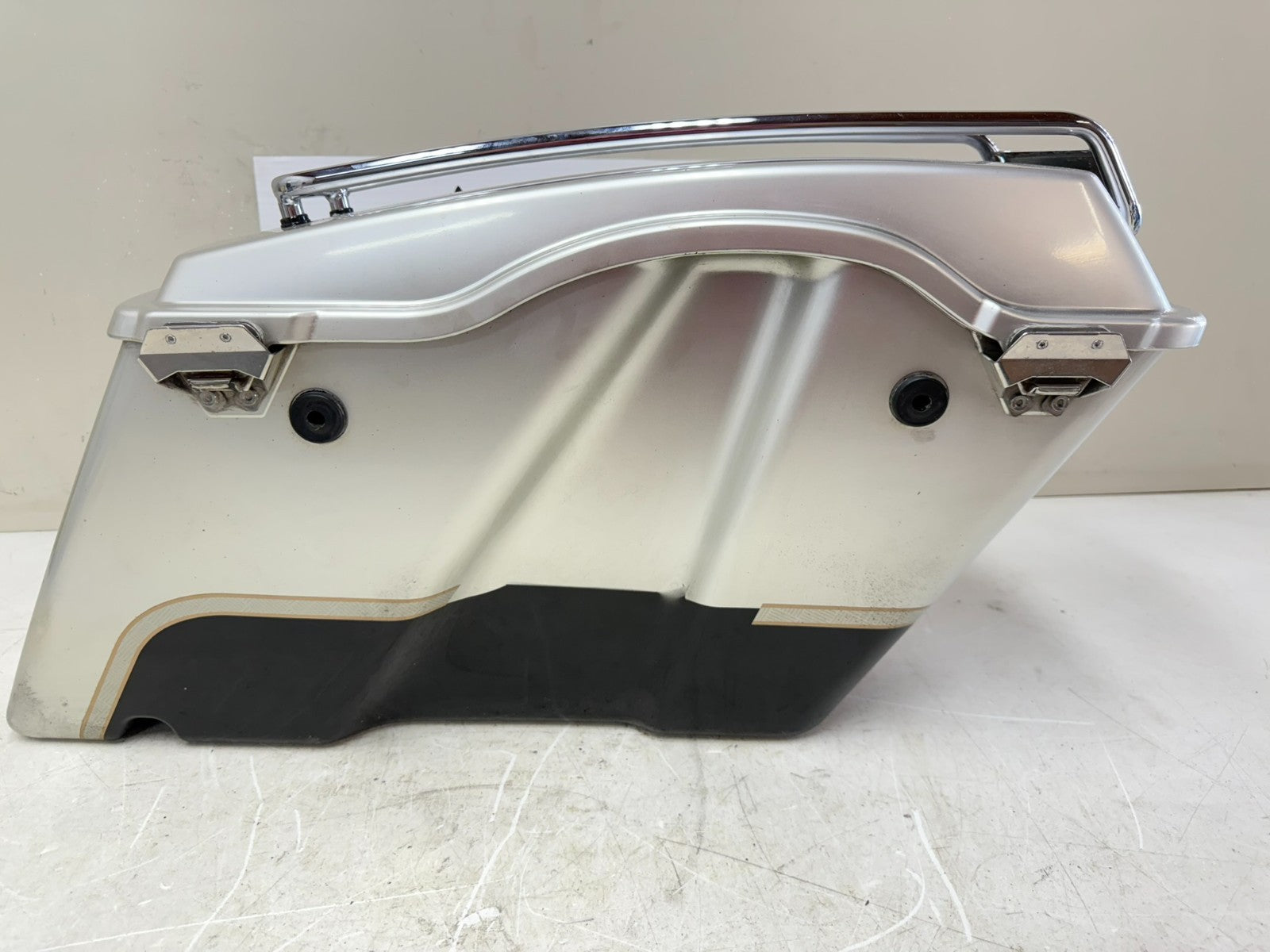 2003 HARLEY ELECTRA GLIDE Saddlebag Housing Left w/ Lid Latch 100th Anniversary