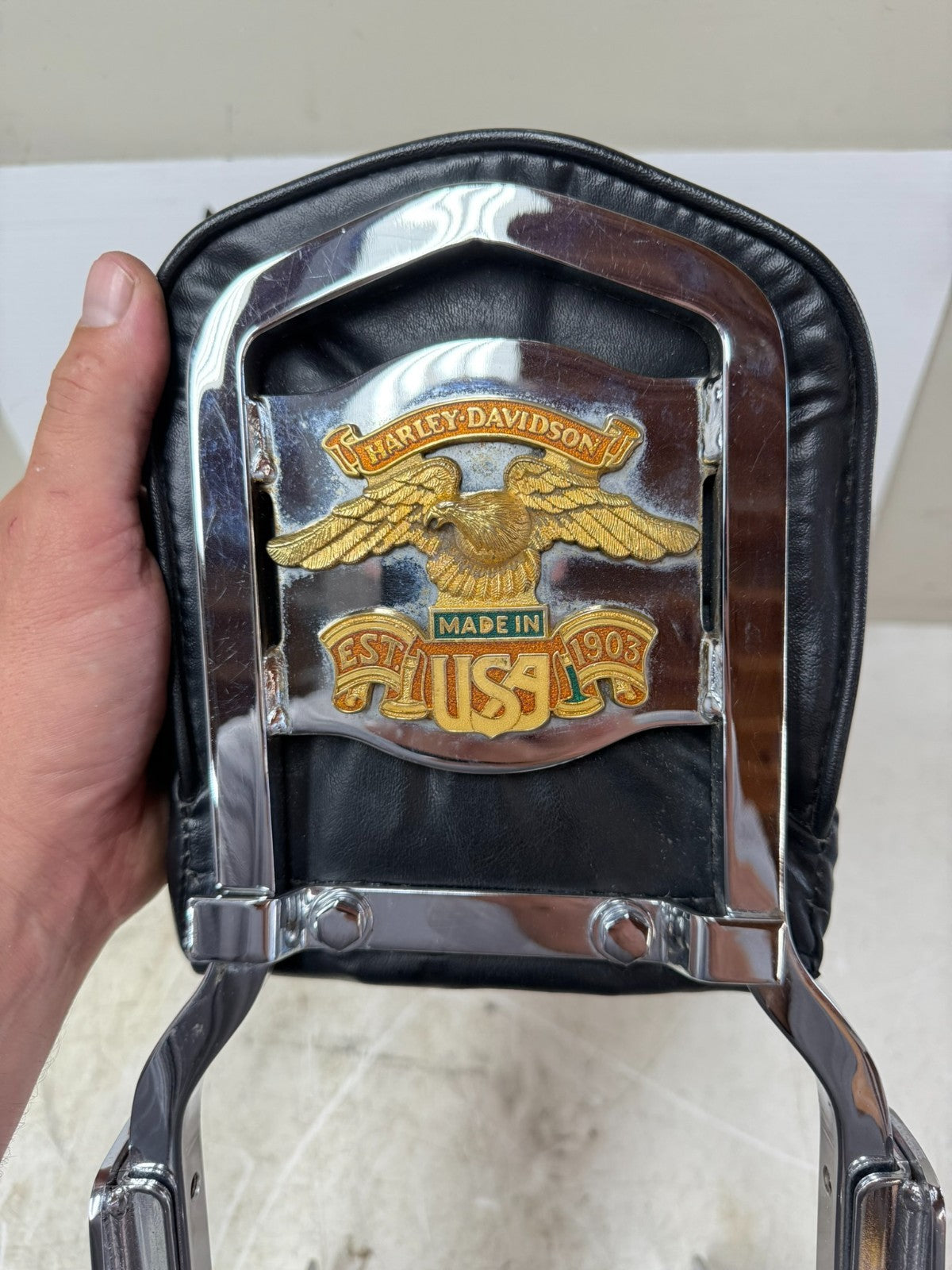 2003 HARLEY DYNA WIDE GLIDE Sissy Bar Passenger Backrest w/ Gold Eagle Emblem