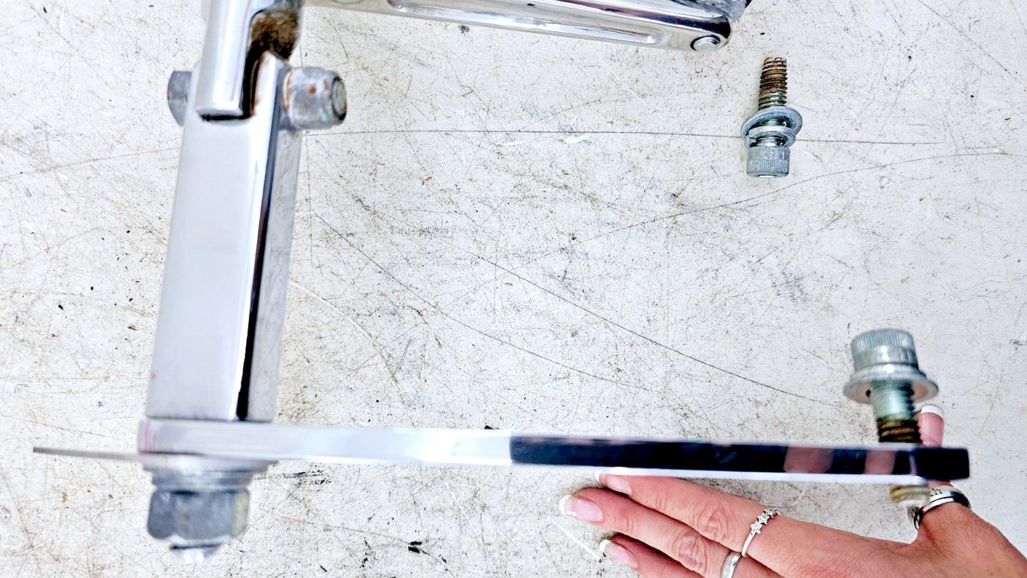 1999 HARLEY DYNA CONVERTIBLE Chrome Front Highway Forward Pegs MTG Bracket