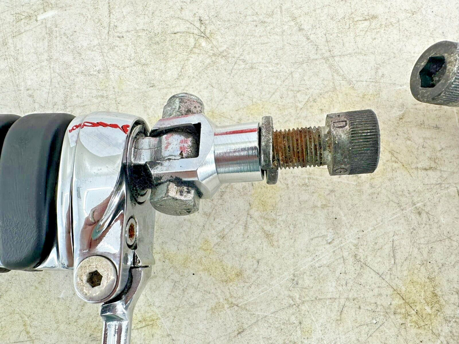 1999 HARLEY SOFTAIL Chrome Kuryakyn Transformer Footpegs + MTG Bracket